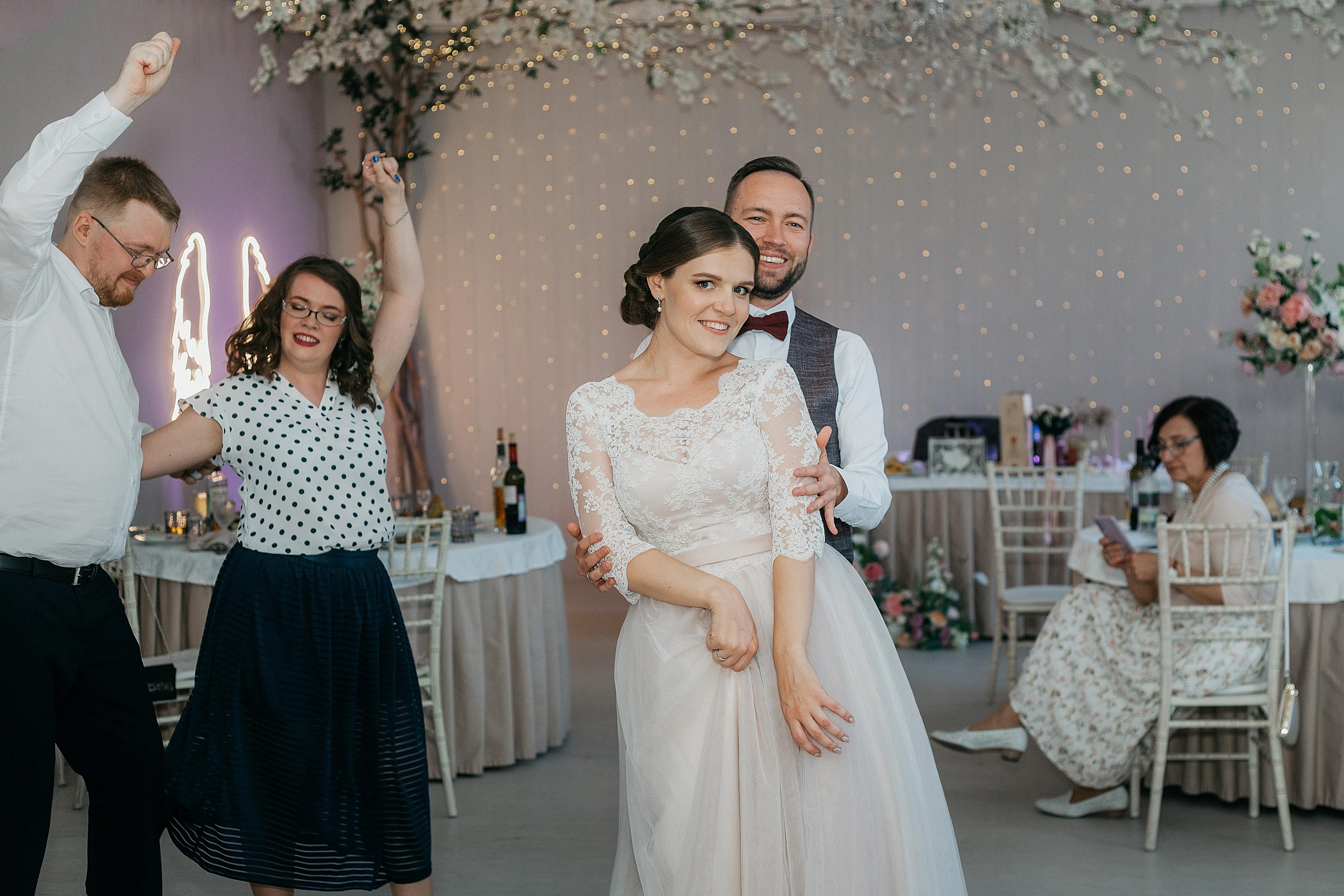 Лидия и Игорь: сборы невесты, Второй Дворец, Исаакиевская площадь, банкет. Душевный фотограф в Санкт-Петербурге. Свадебные и семейные фотосессии