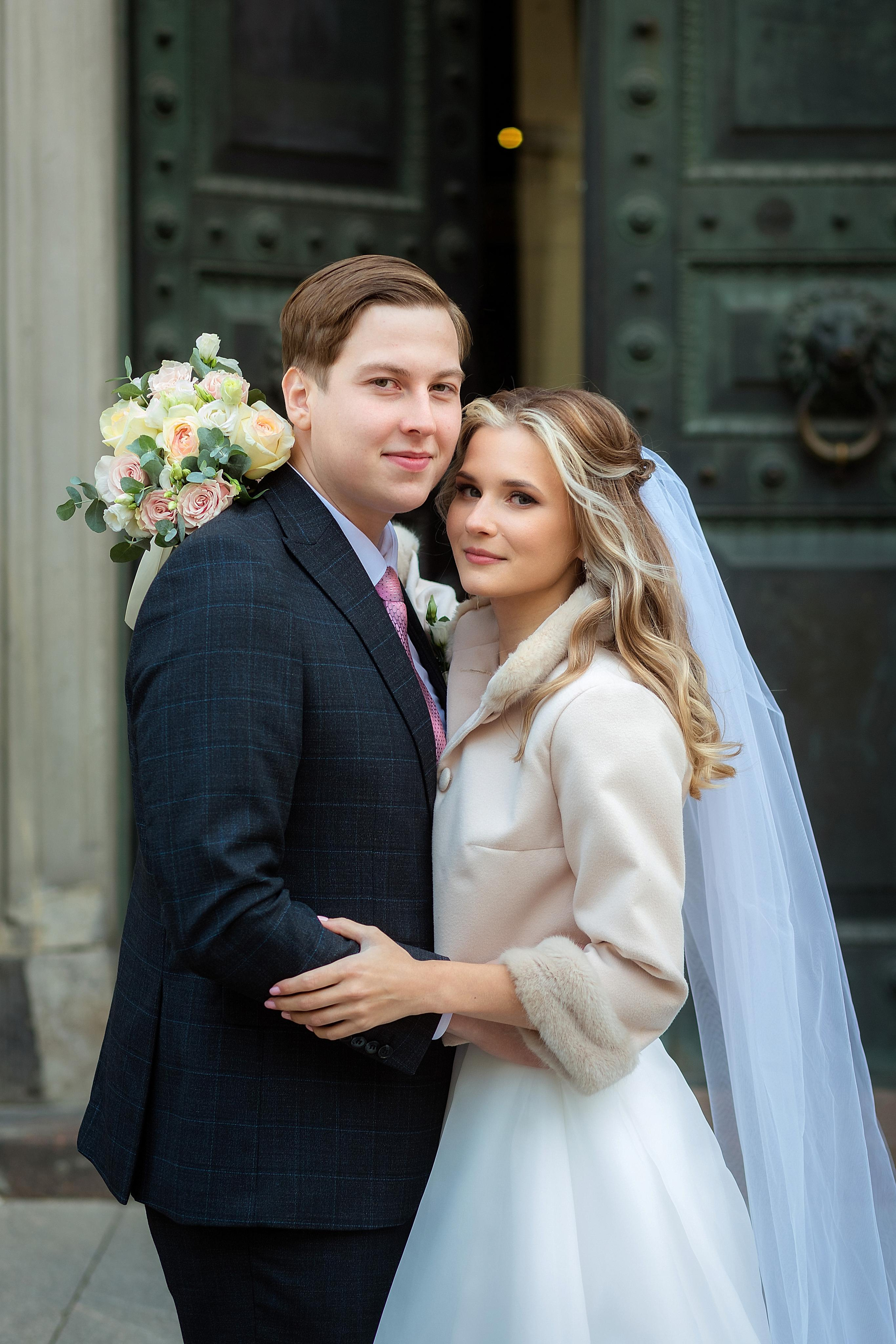 Анна и Леонид: Второй Дворец, фотостудия и прогулка. Душевный фотограф в Санкт-Петербурге. Свадебные и семейные фотосессии