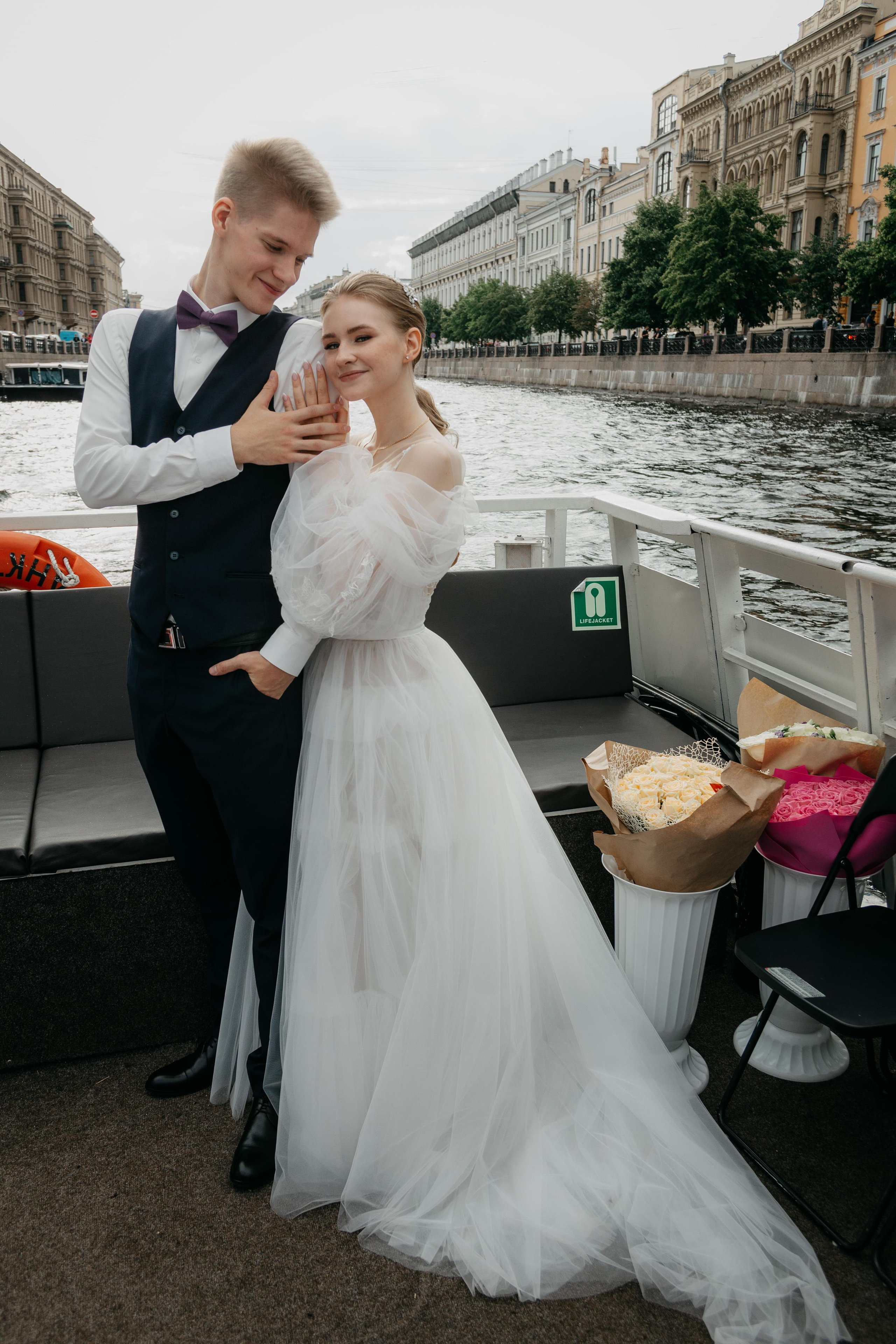 Ульяна и Александр: Первый Дворец, теплоход и банкет. Душевный фотограф в Санкт-Петербурге. Свадебные и семейные фотосессии