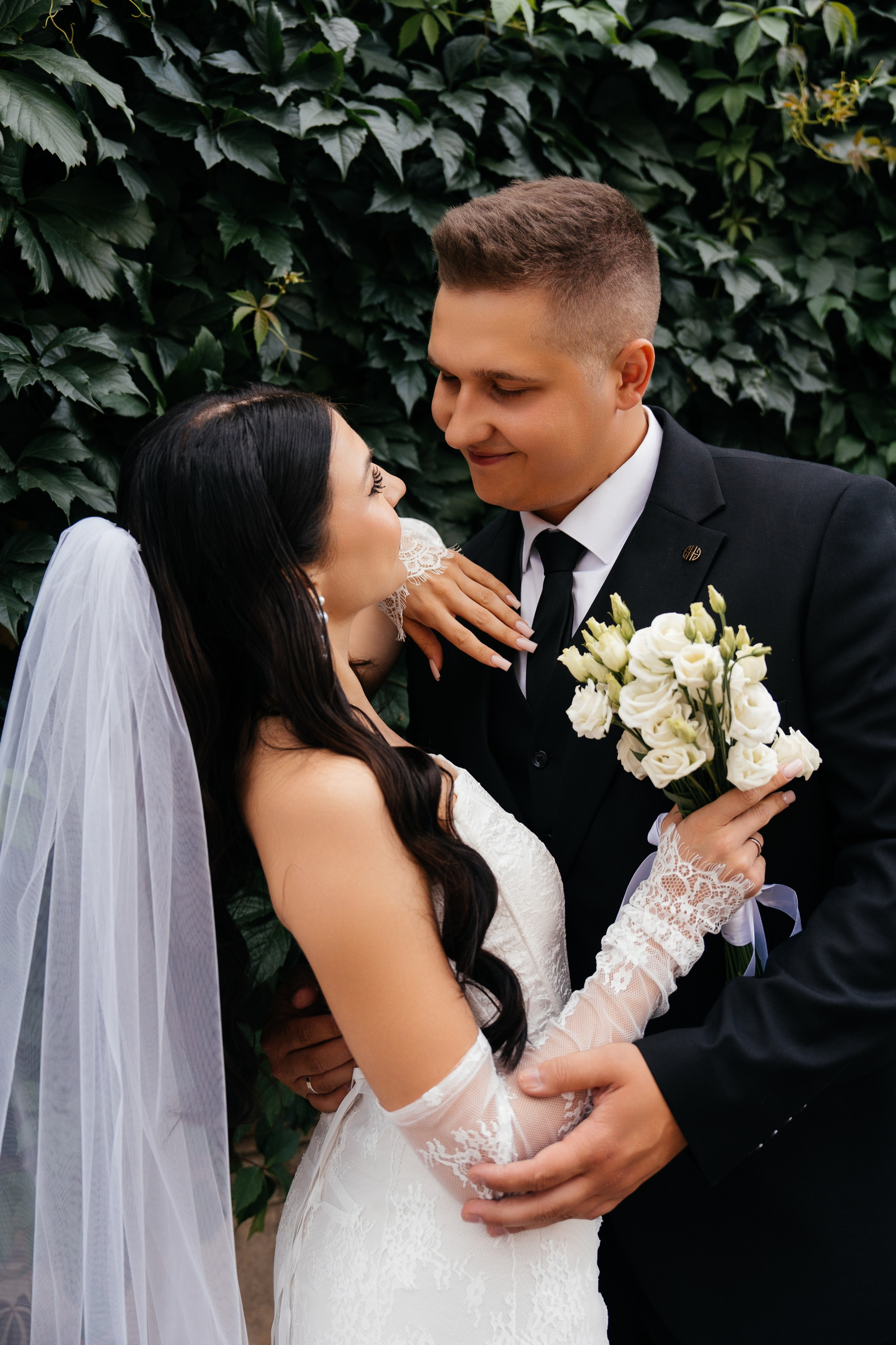 Свадебная фотосессия в Москве у высотки на Котельнической набережной. Свадебный фотограф в Москве Анна Полушина