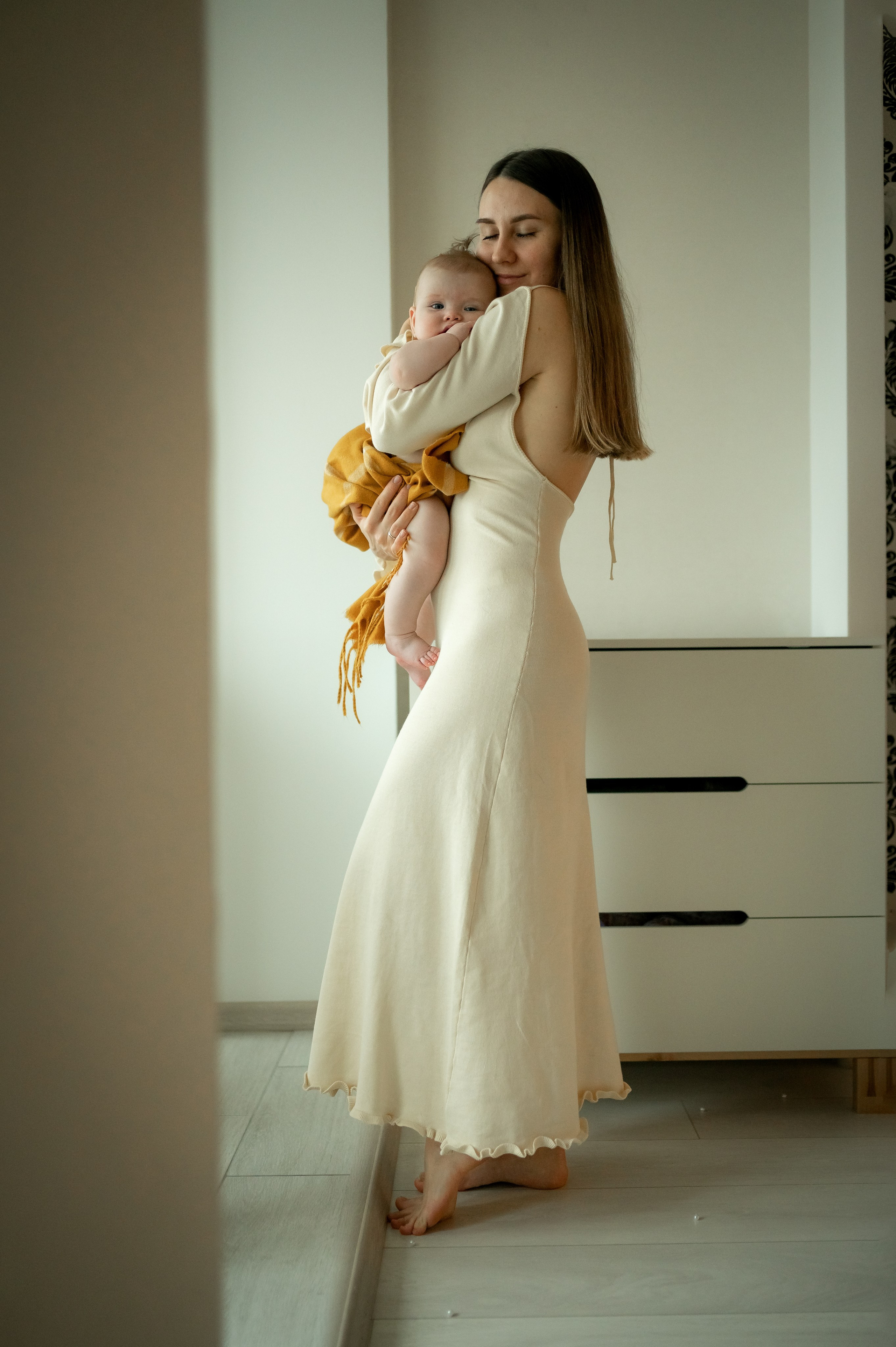 Родители с новорожденным малышом. Фотограф новорождённых, семейный, школьный в городе Калуге Евгения