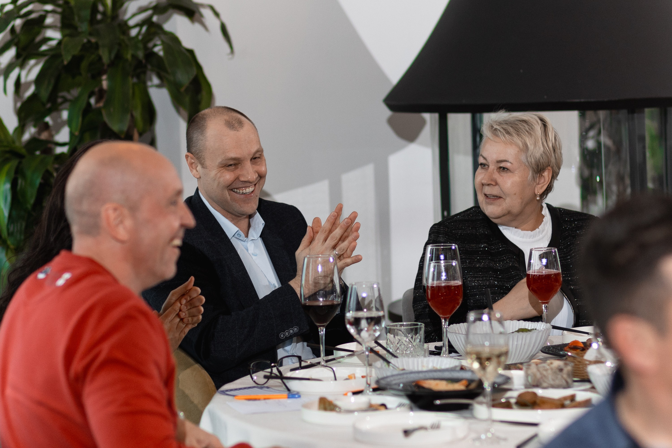 Профессиональный фотограф на выездные мероприятия и тимбилдинги Андрей Алексеев