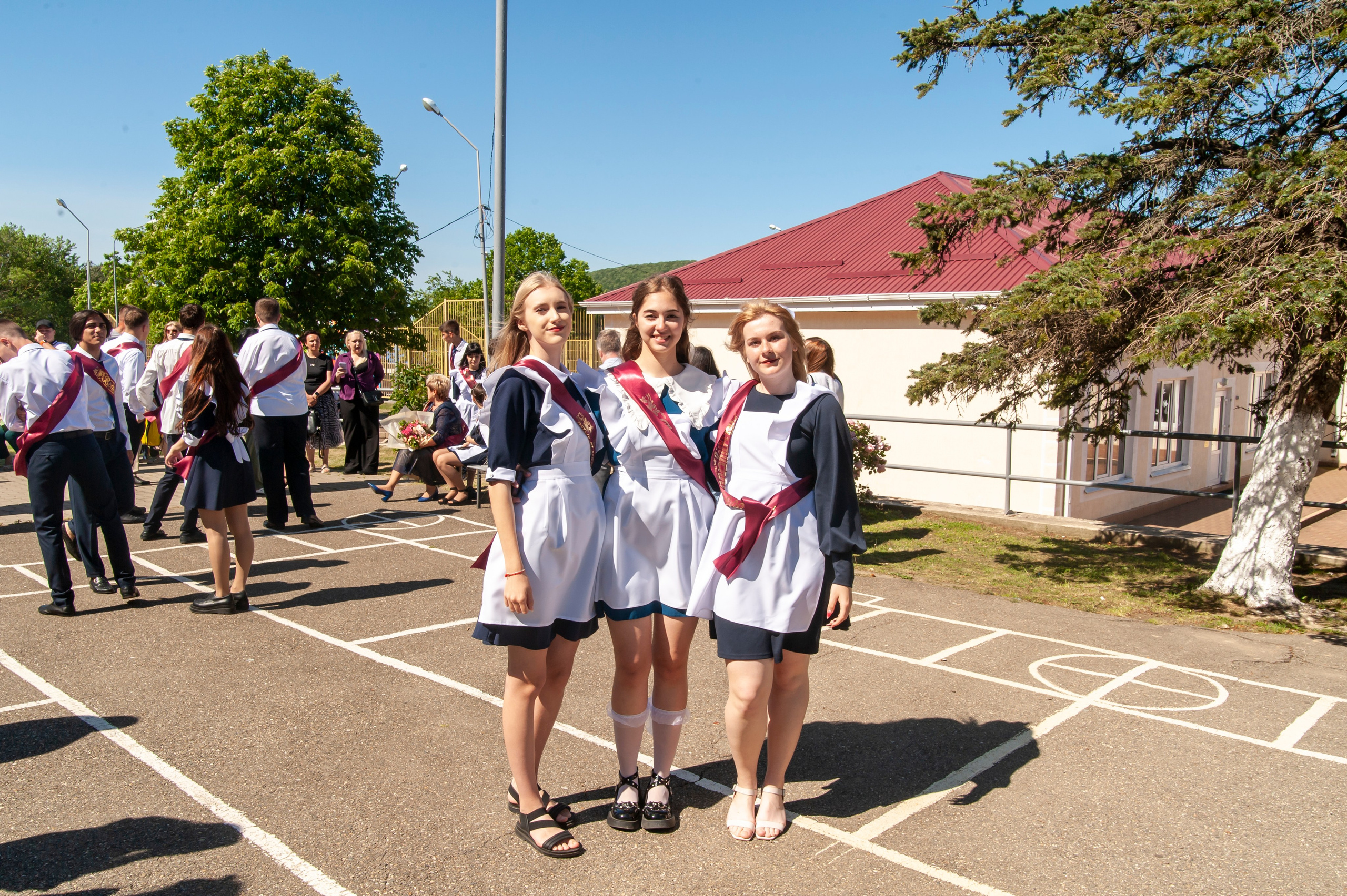 Последний Звонок МАОУ СОШ № 17 им. Эдуарда Есаяна — Архипо-Осиповка. Свадебный и семейный фотограф Денис Лукьянов в Краснодаре, Краснодарском крае и Республике Крым