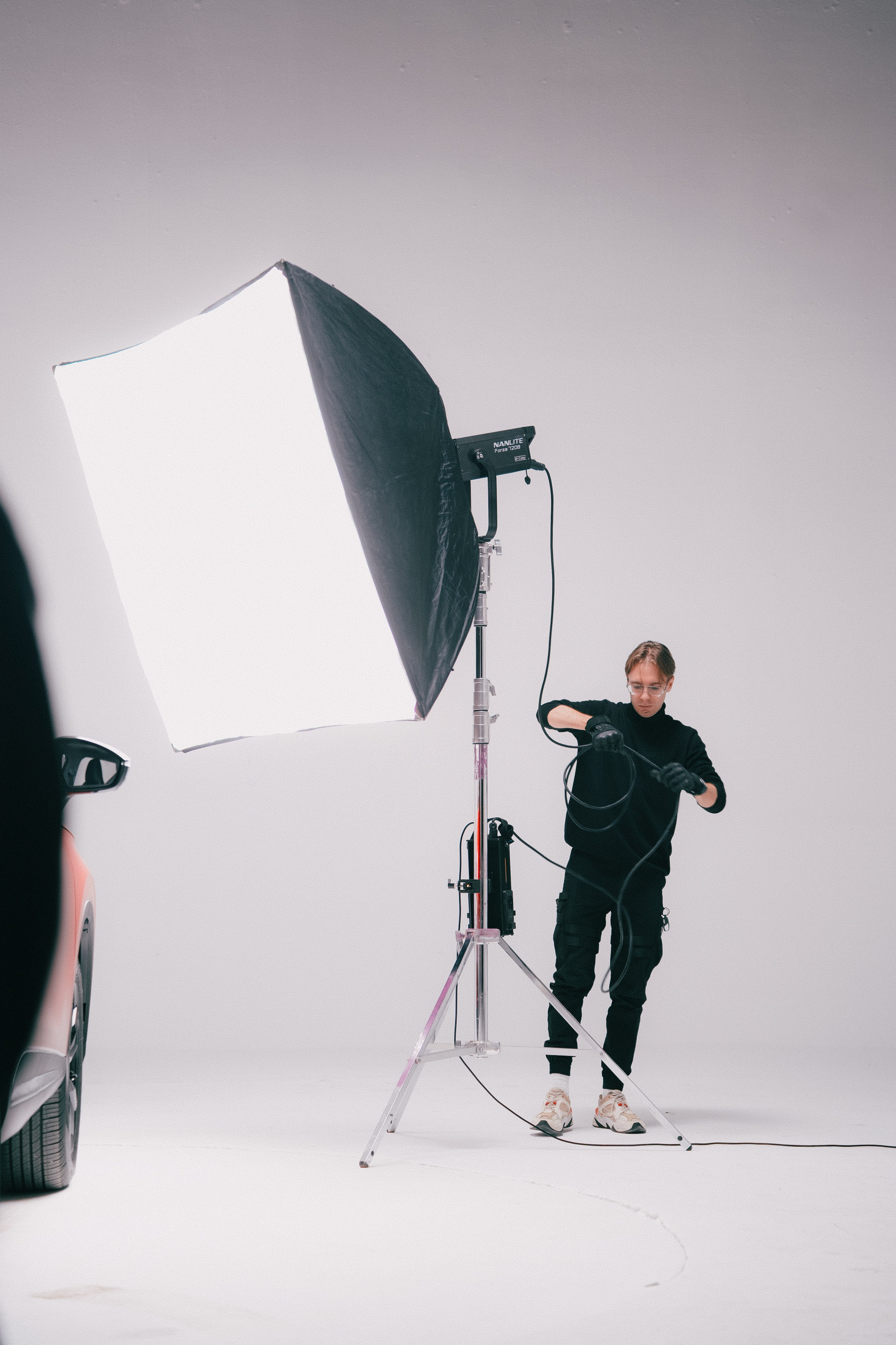 Omoda Backstage. Ilya Foxy — автомобильный фотограф