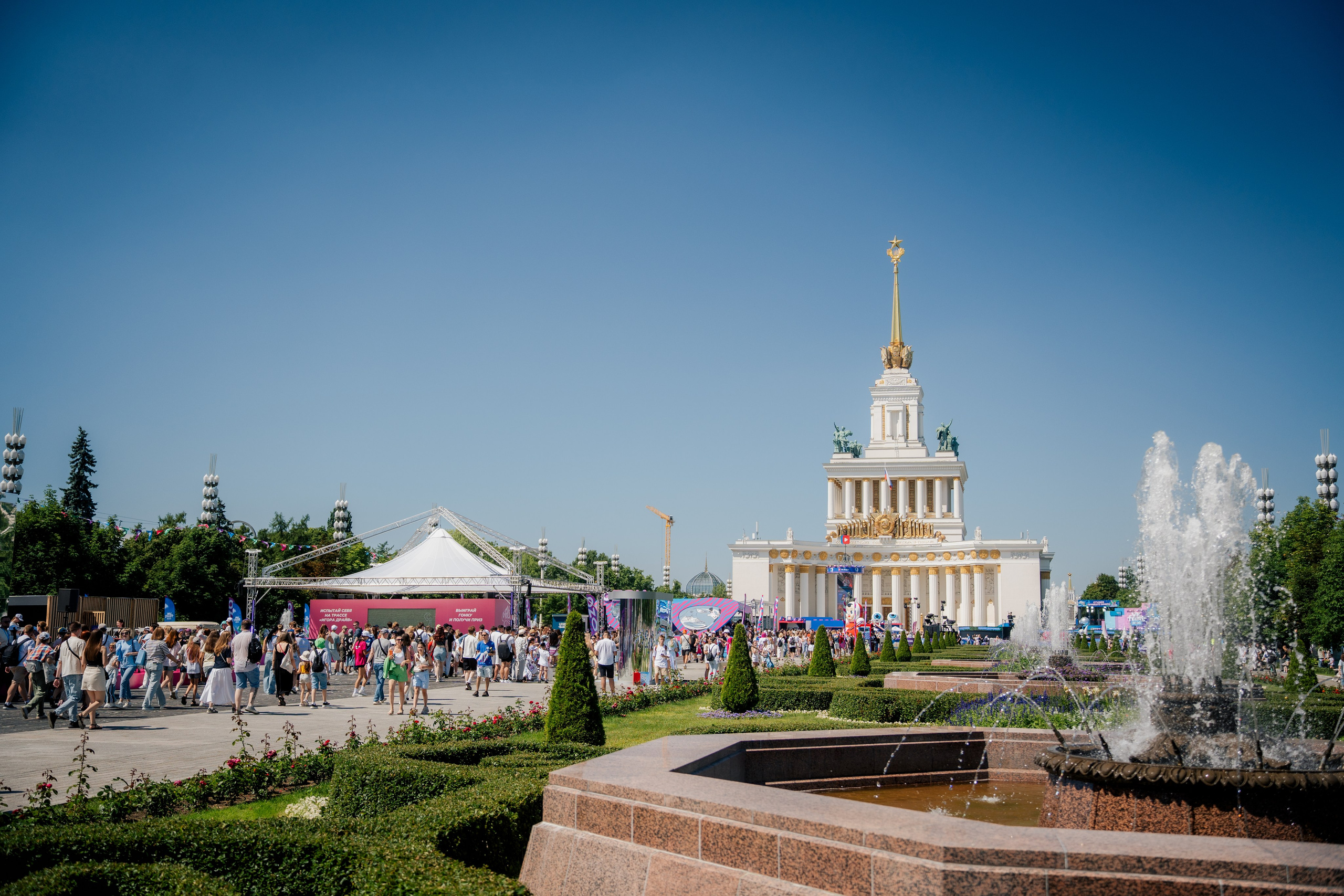 VK Fest 2026 | Стенд Igora Drive. Ilya Foxy — автомобильный фотограф