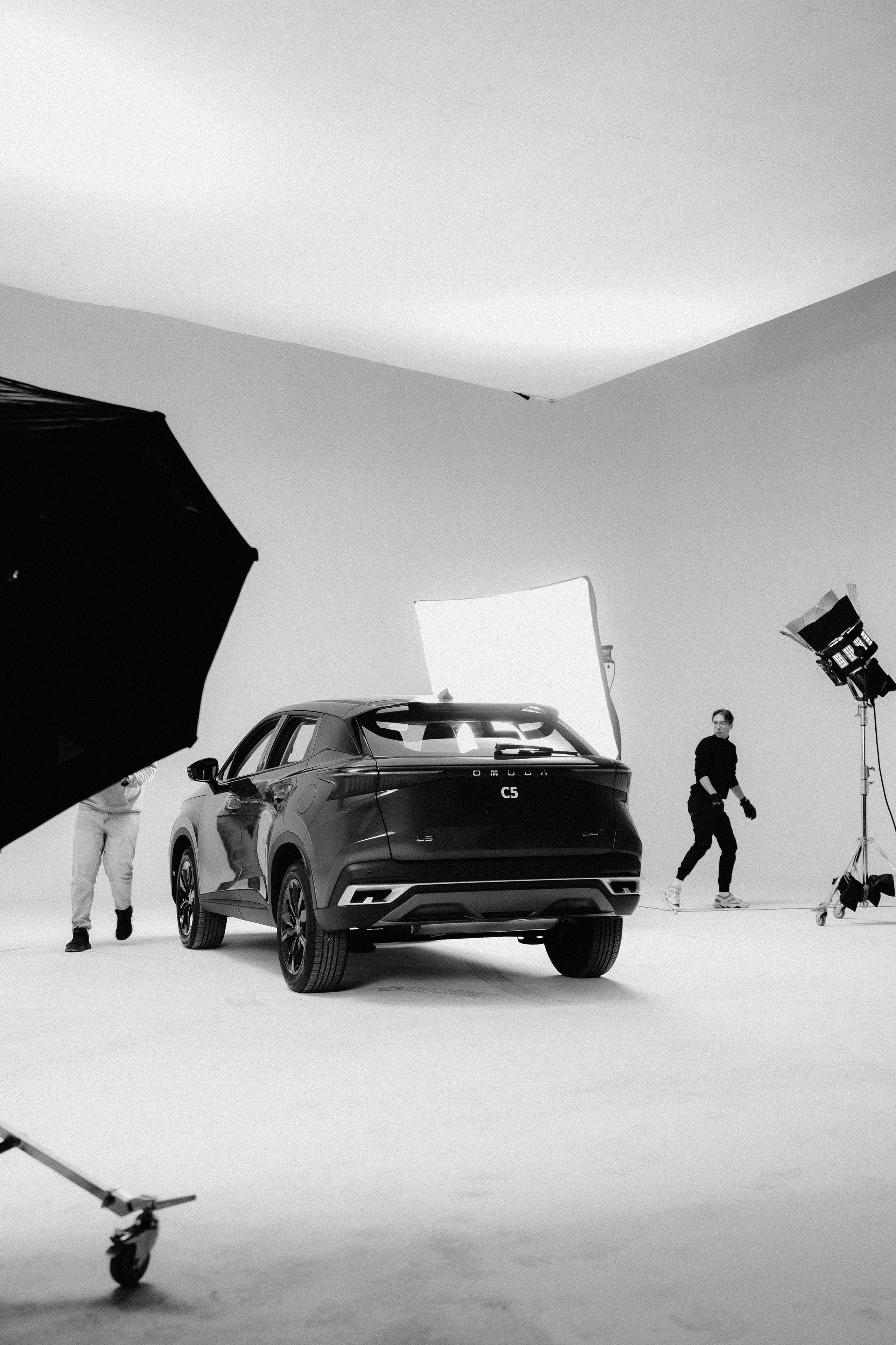 Omoda Backstage. Ilya Foxy — автомобильный фотограф