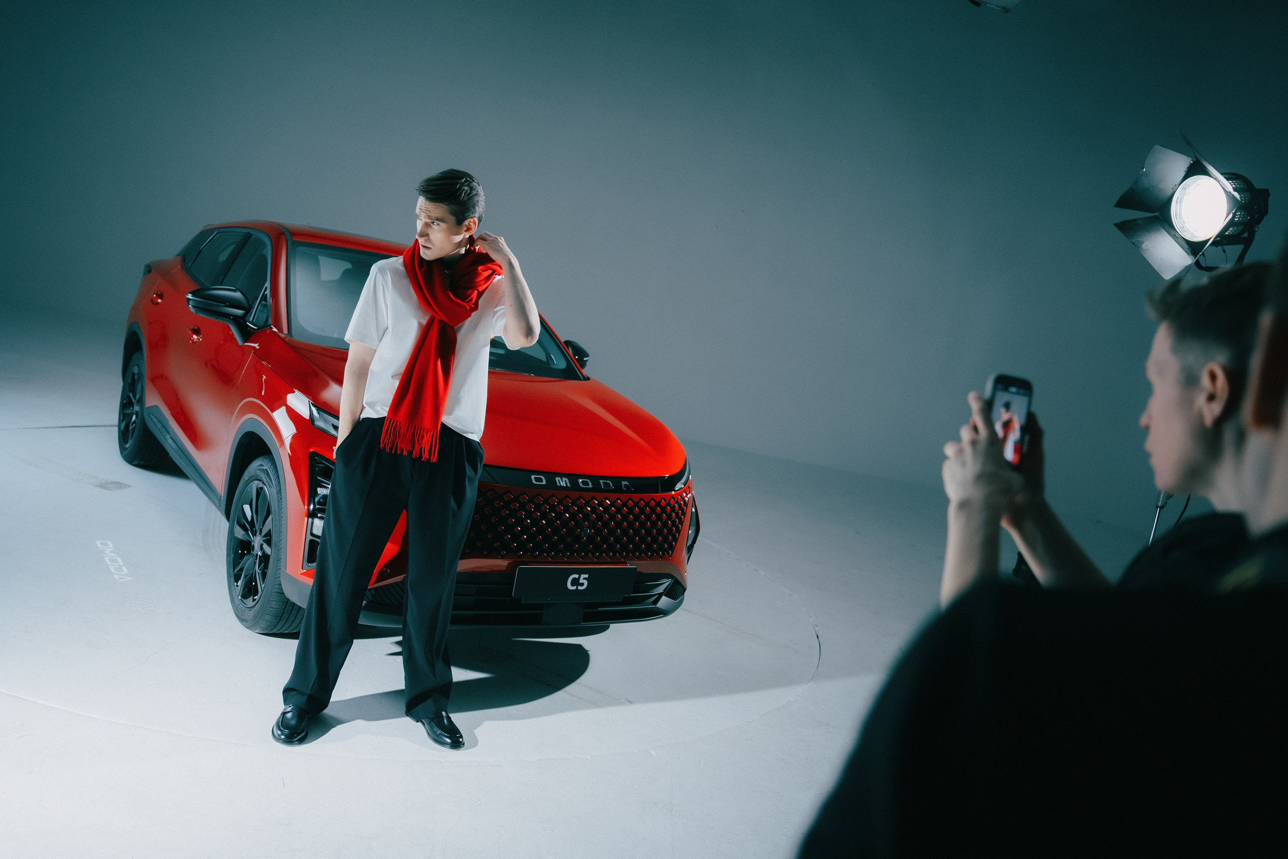 Omoda Backstage. Ilya Foxy — автомобильный фотограф