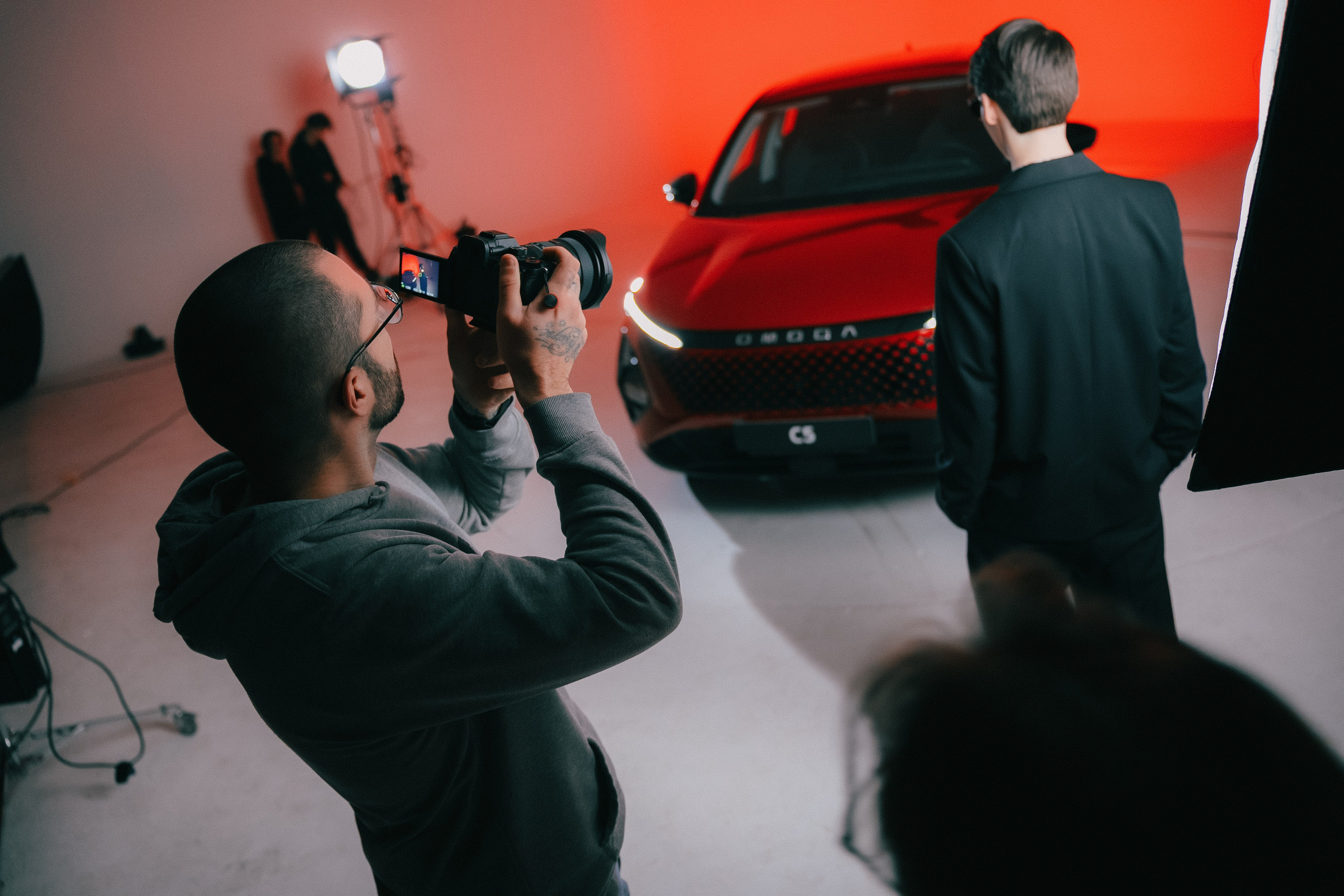 Omoda Backstage. Ilya Foxy — автомобильный фотограф