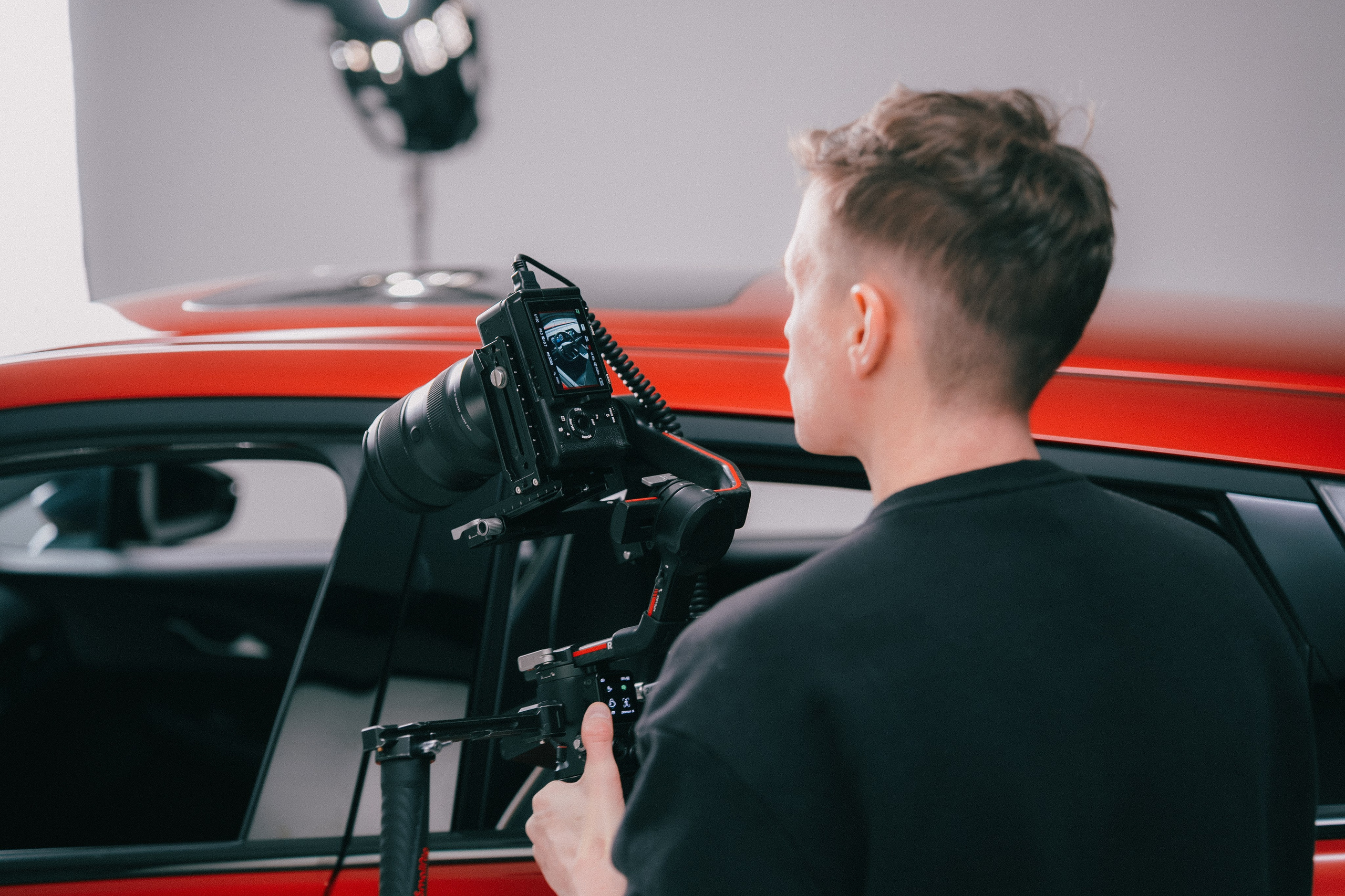 Omoda Backstage. Ilya Foxy — автомобильный фотограф