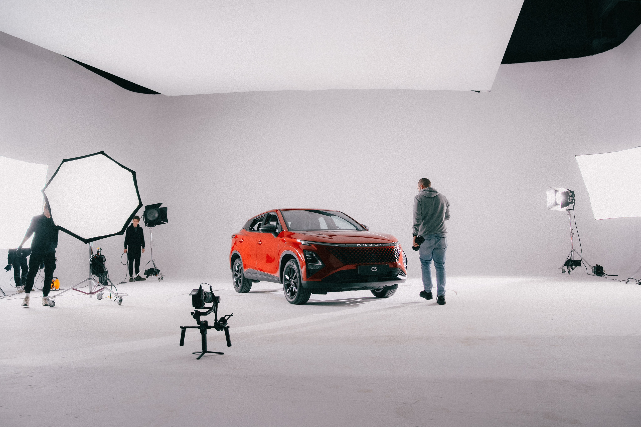 Omoda Backstage. Ilya Foxy — автомобильный фотограф