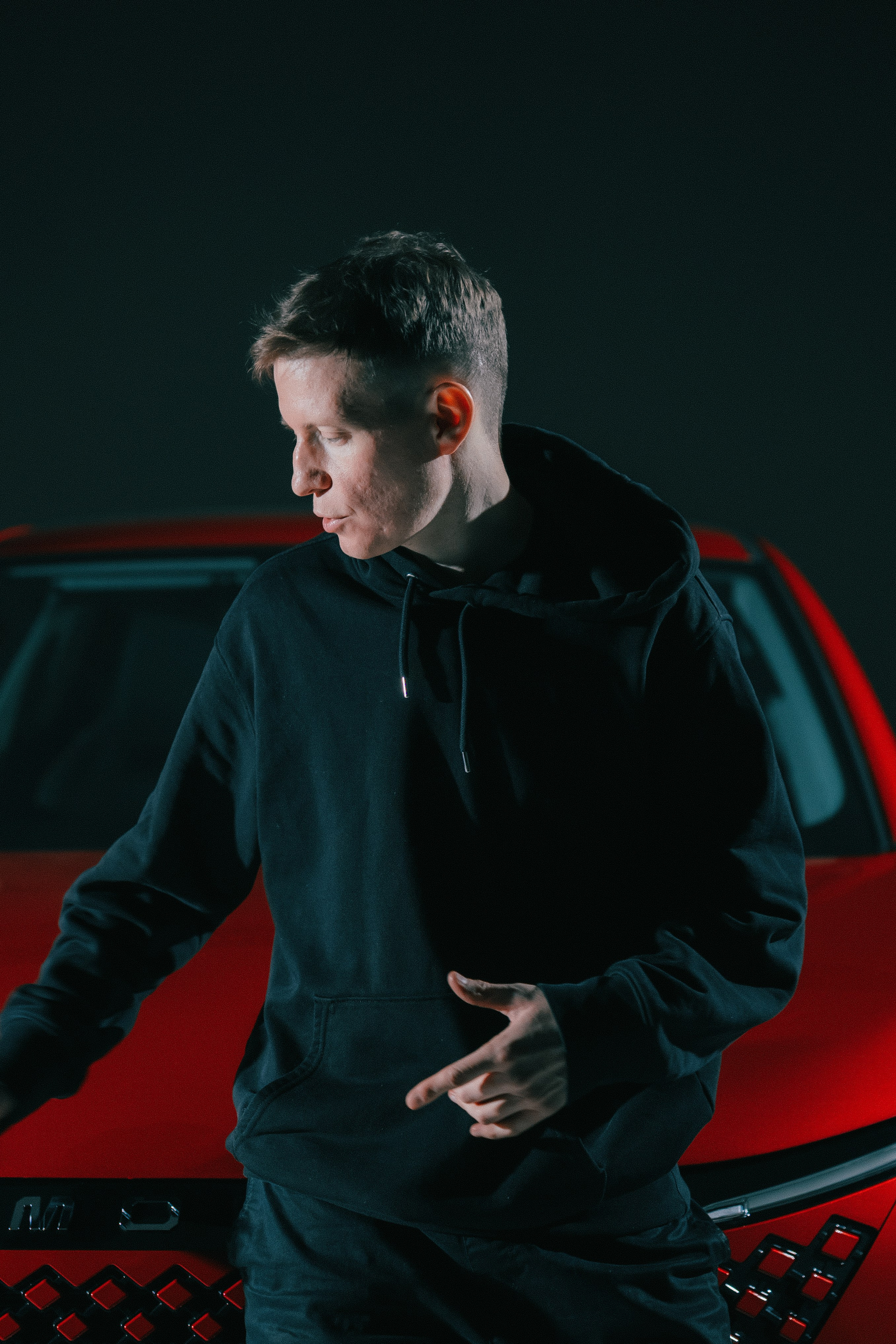 Omoda Backstage. Ilya Foxy — автомобильный фотограф