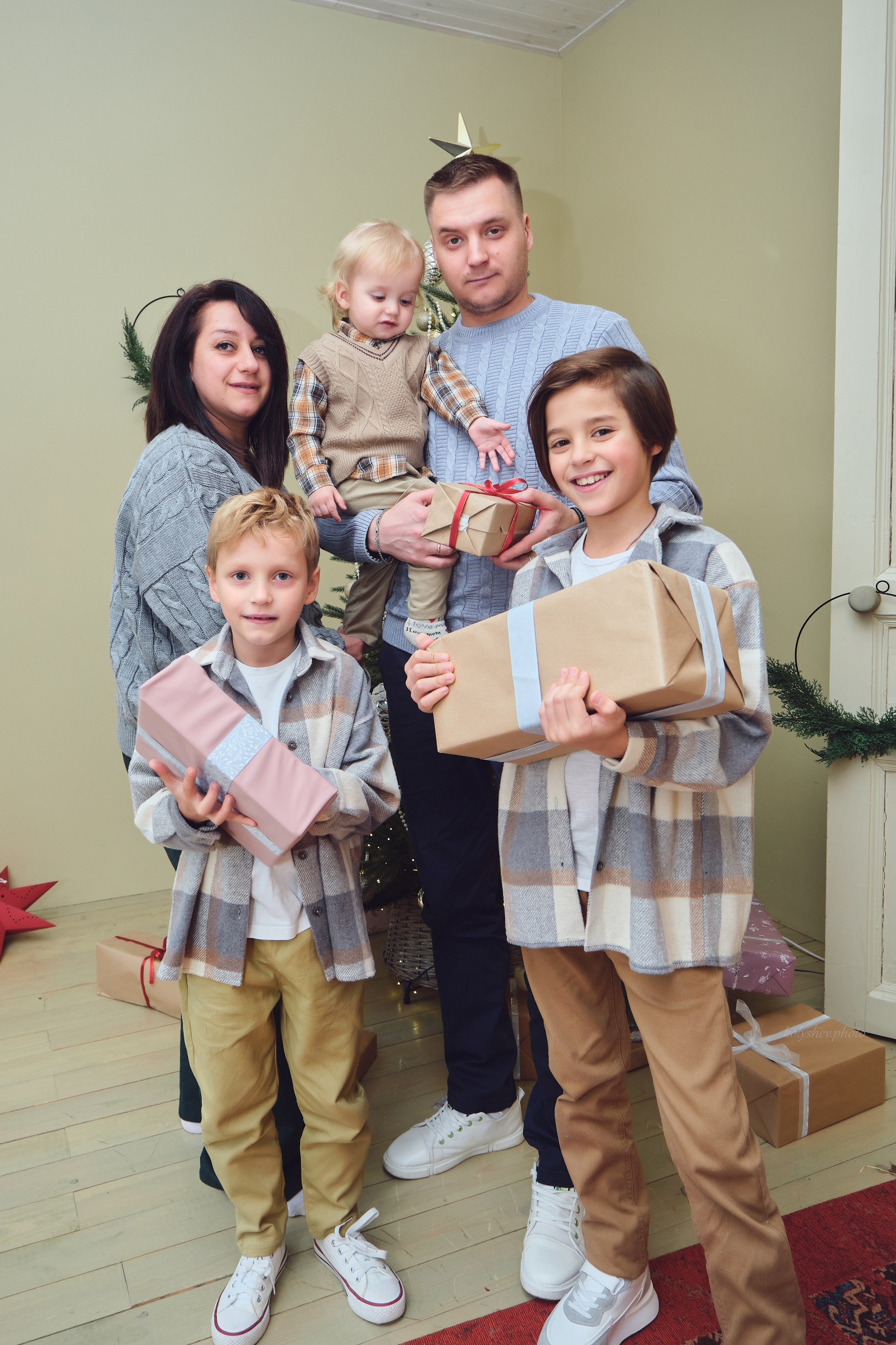 семейный фотограф для новогодней фотосессии