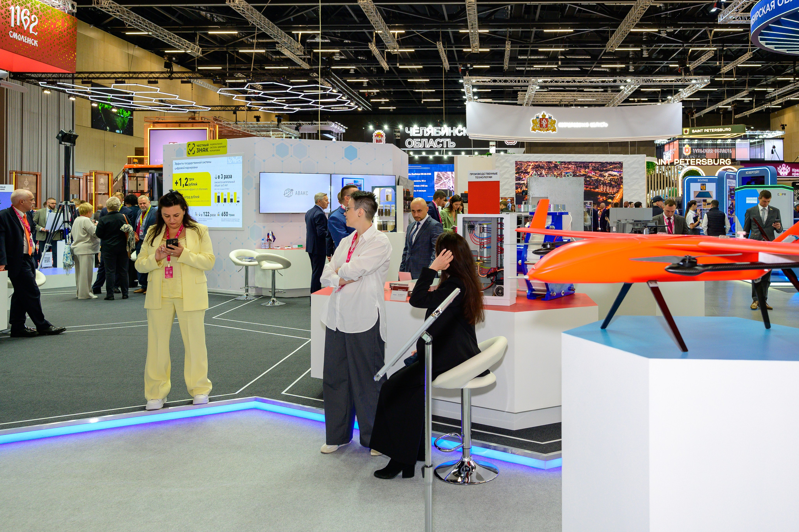 «ИННОПРОМ. Беларусь» — это международная промышленная выставка, объединяющая представителей различных отраслей промышленности, инновационных компаний, инвесторов и государственных структур. Это уникальная платформа для обмена опытом, внедрения новых идей и технологий, что способствует повышению актуальности отрасли и развитию сотрудничества между странами.#БольшаяпромышленнаянеделявМинске @belexpo_by@ph.andrey_puhach #bigindustrialweek #bigindustrialwee