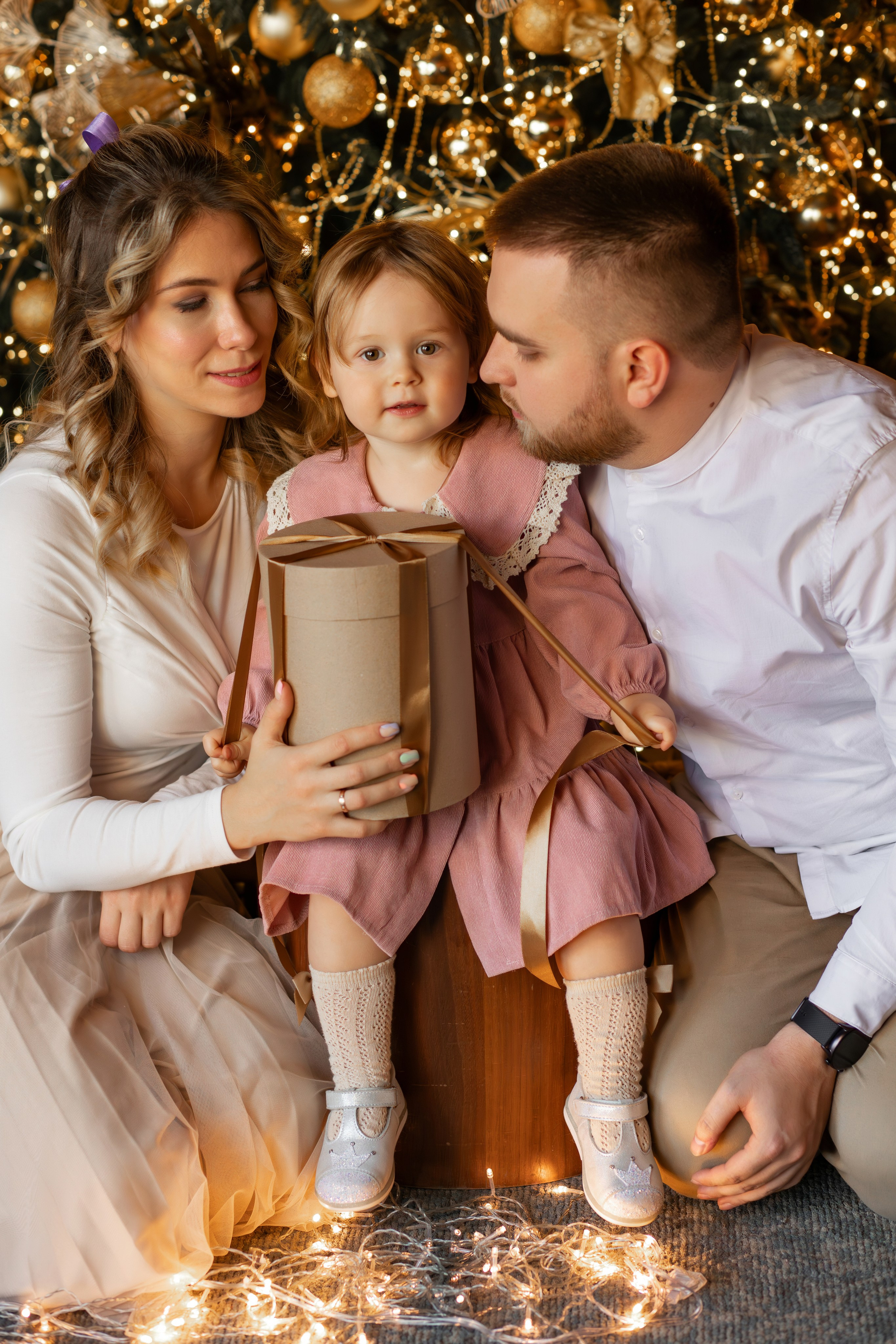 Новогодняя семейная съемка в студии. Семейный и женский фотограф в Москве Надежда Воробьева