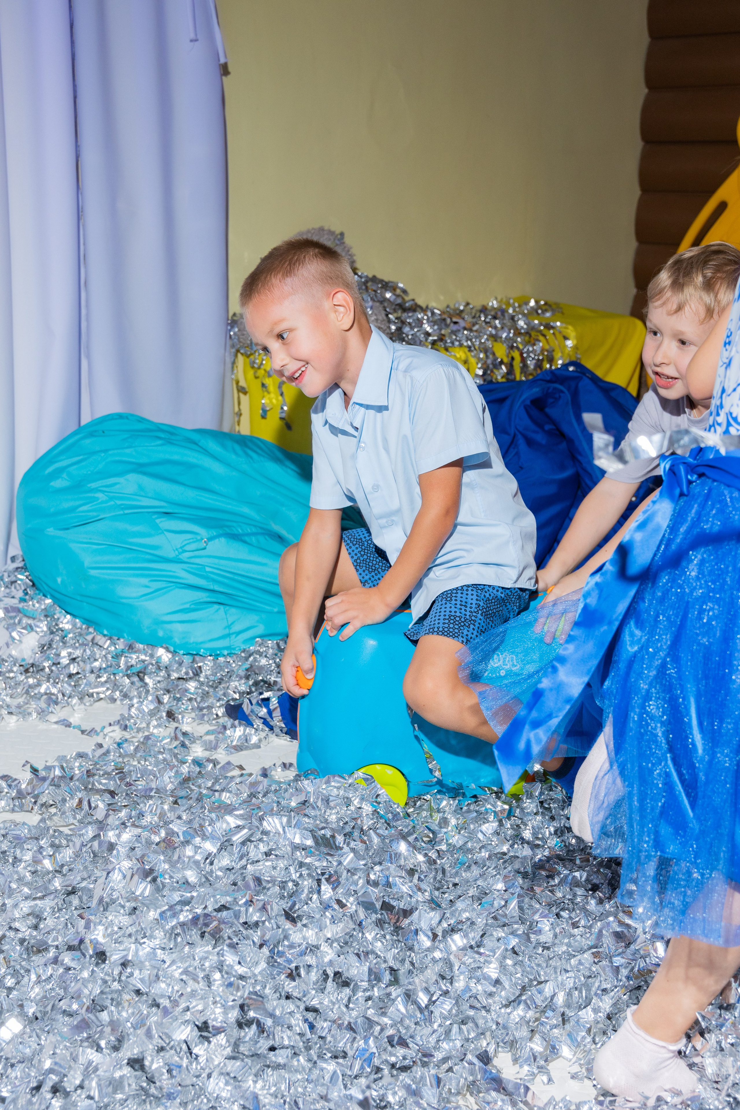 День Рождение в детском центре Качели. Выпускные альбомы во Владивостоке