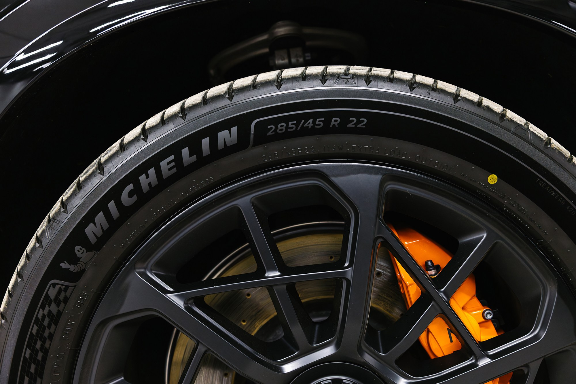 Zeekr 9X 2.0hyb 4WD AT (1401 л. с.) 2025, последовательно-параллельный гибрид, АКПП, 4WD. Автосалон «Х-Авто»