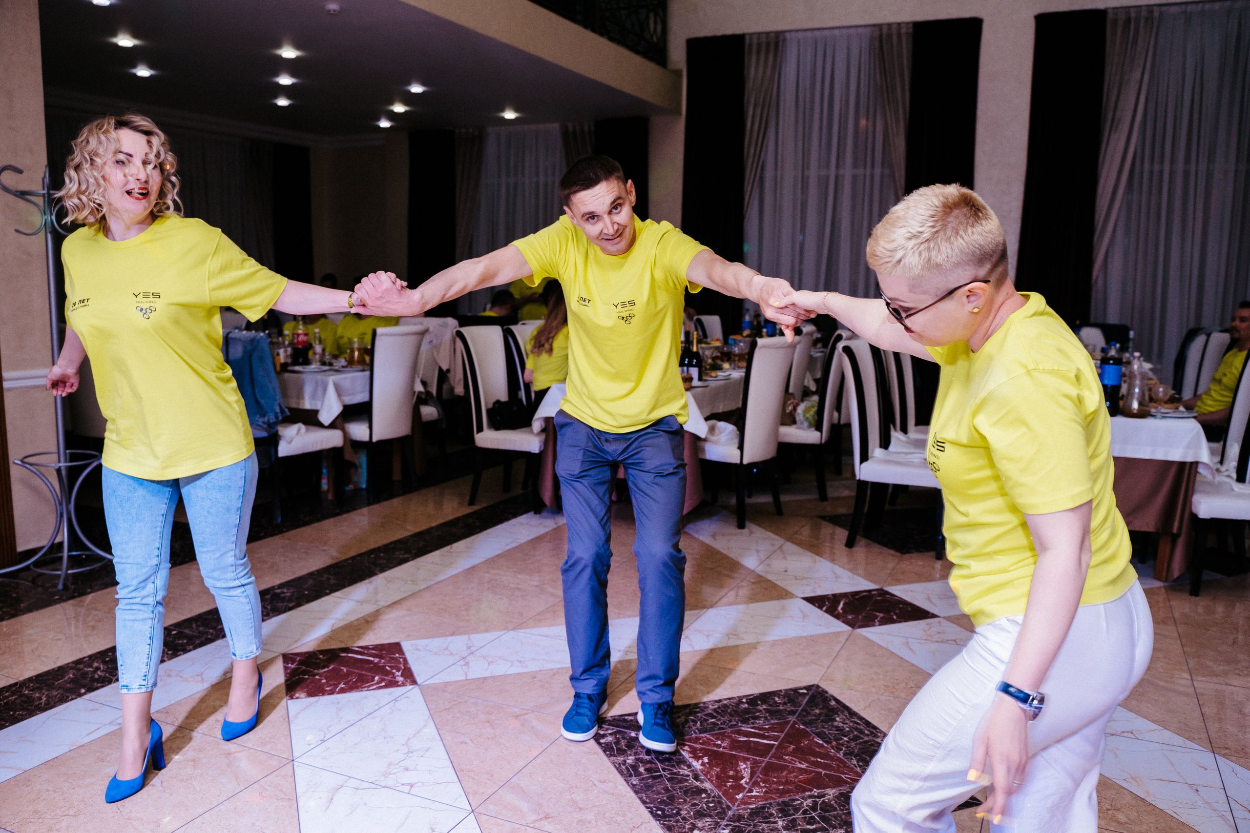 Yes Holding. Свадебный фотограф в Симферополе