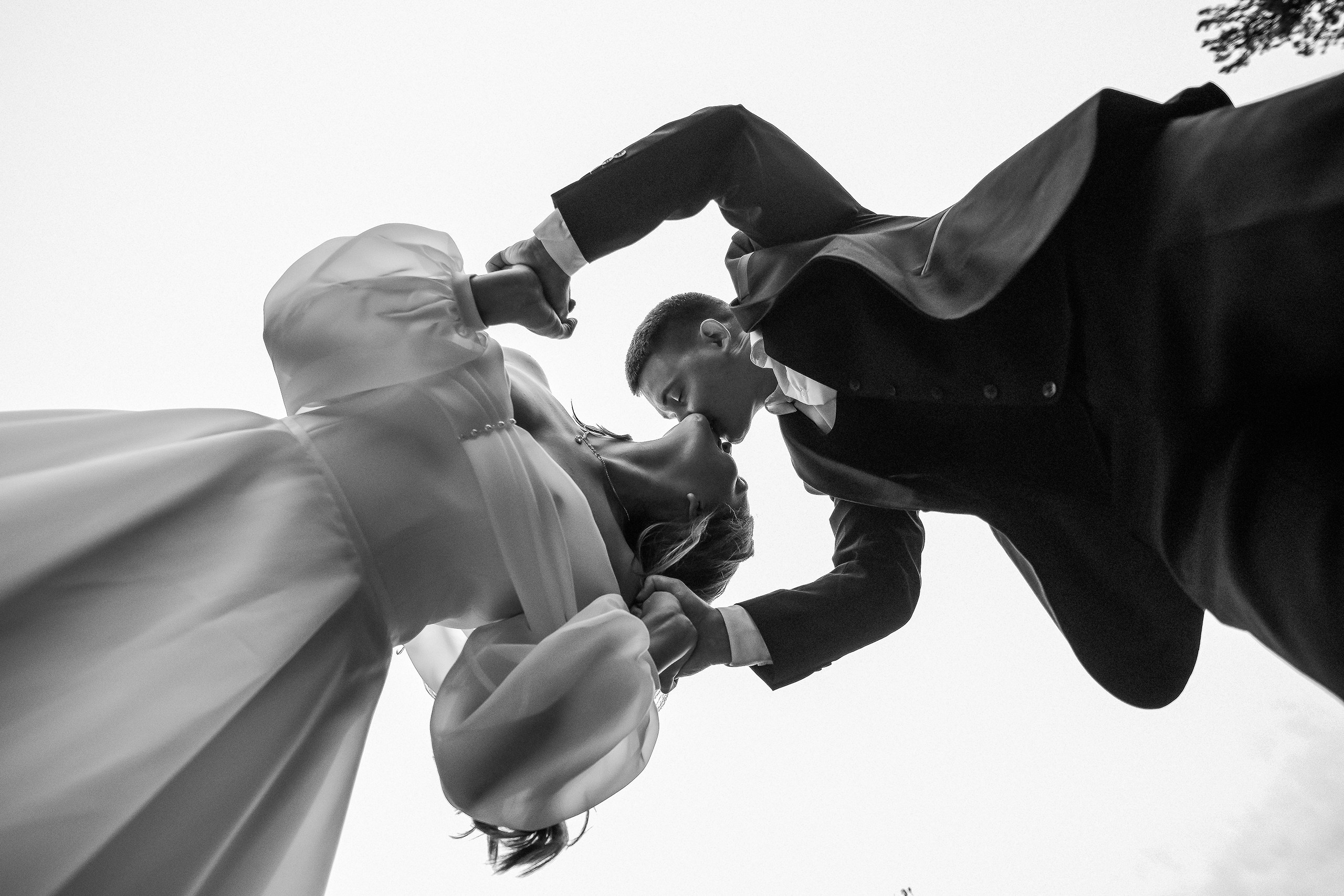 Свадебная фотосессия на Столбах в Красноярске | Экстрим и романтика в одном кадре. 📸 Свадебный и семейный фотограф в Красноярске Тихомиров Евгений | 17 лет опыта | 800+ свадеб