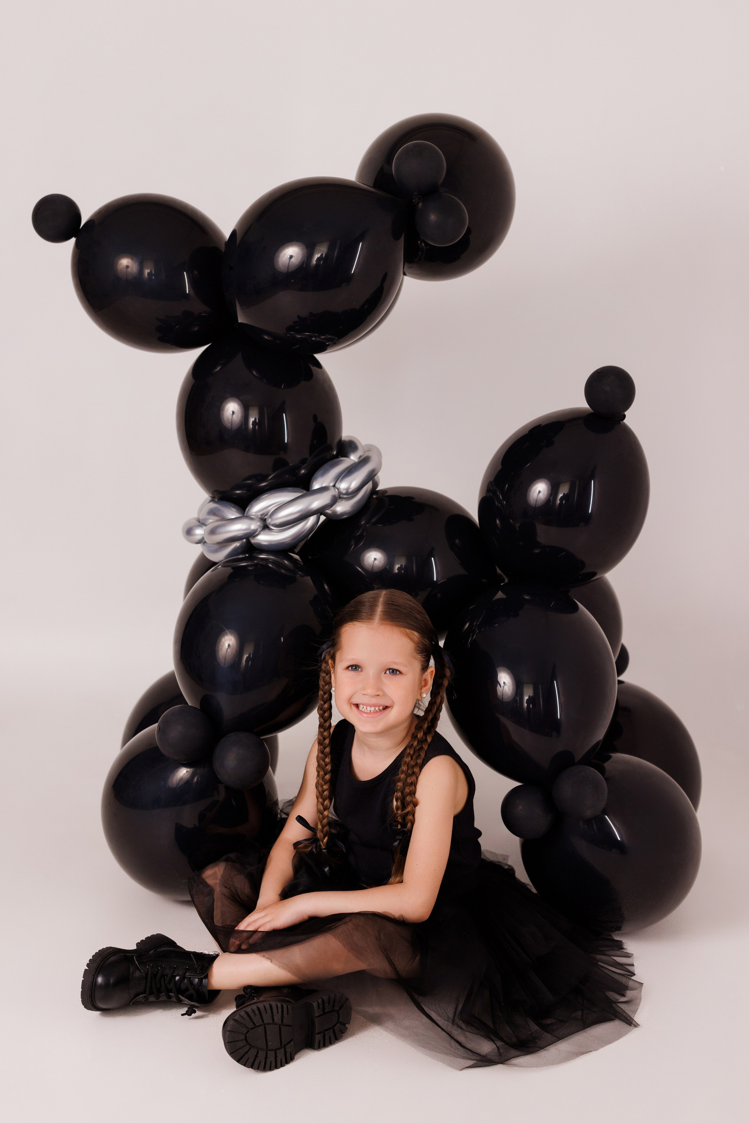 Стильная детская фотосессия с собачками из шариков, для девочек и мальчиков. Семейный и детский фотограф в Краснодаре Анна Трашкова