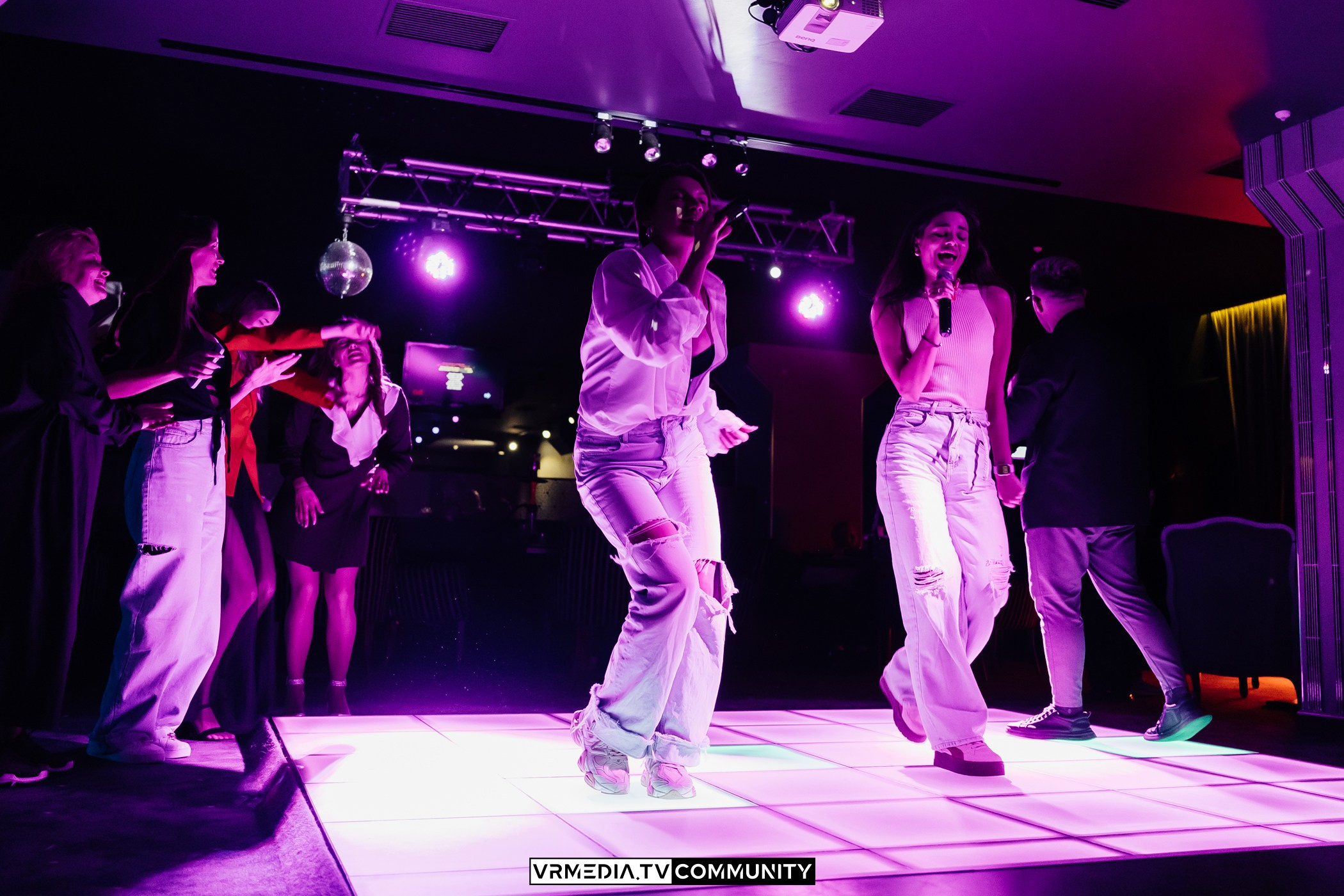 Караоке-бар «Volna»: Соло или дуэт?