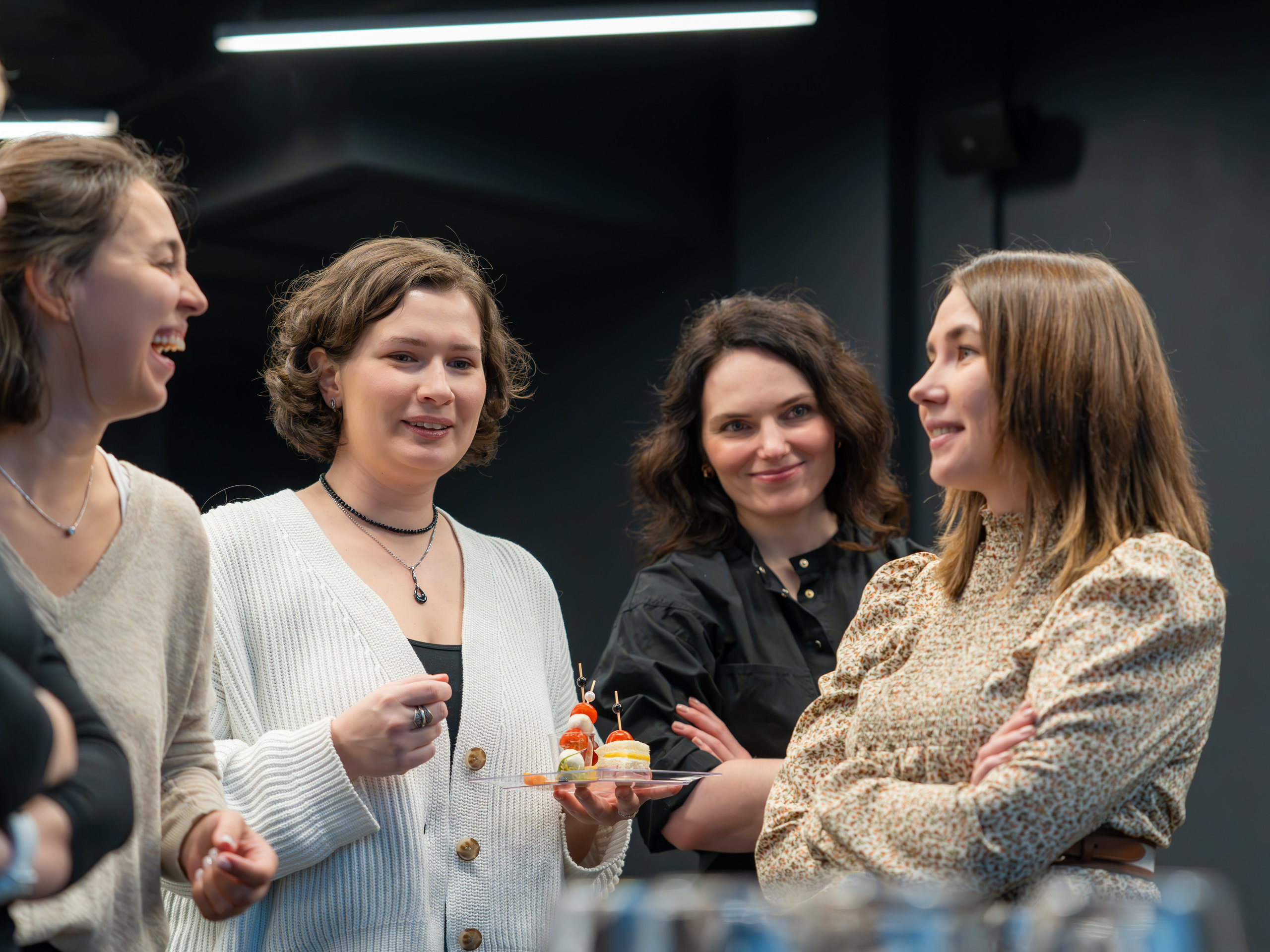 MICE мероприятие — мастер класс по акварели. Репортажный фотограф в Красной Поляне и Сочи Павлюченко Екатерина