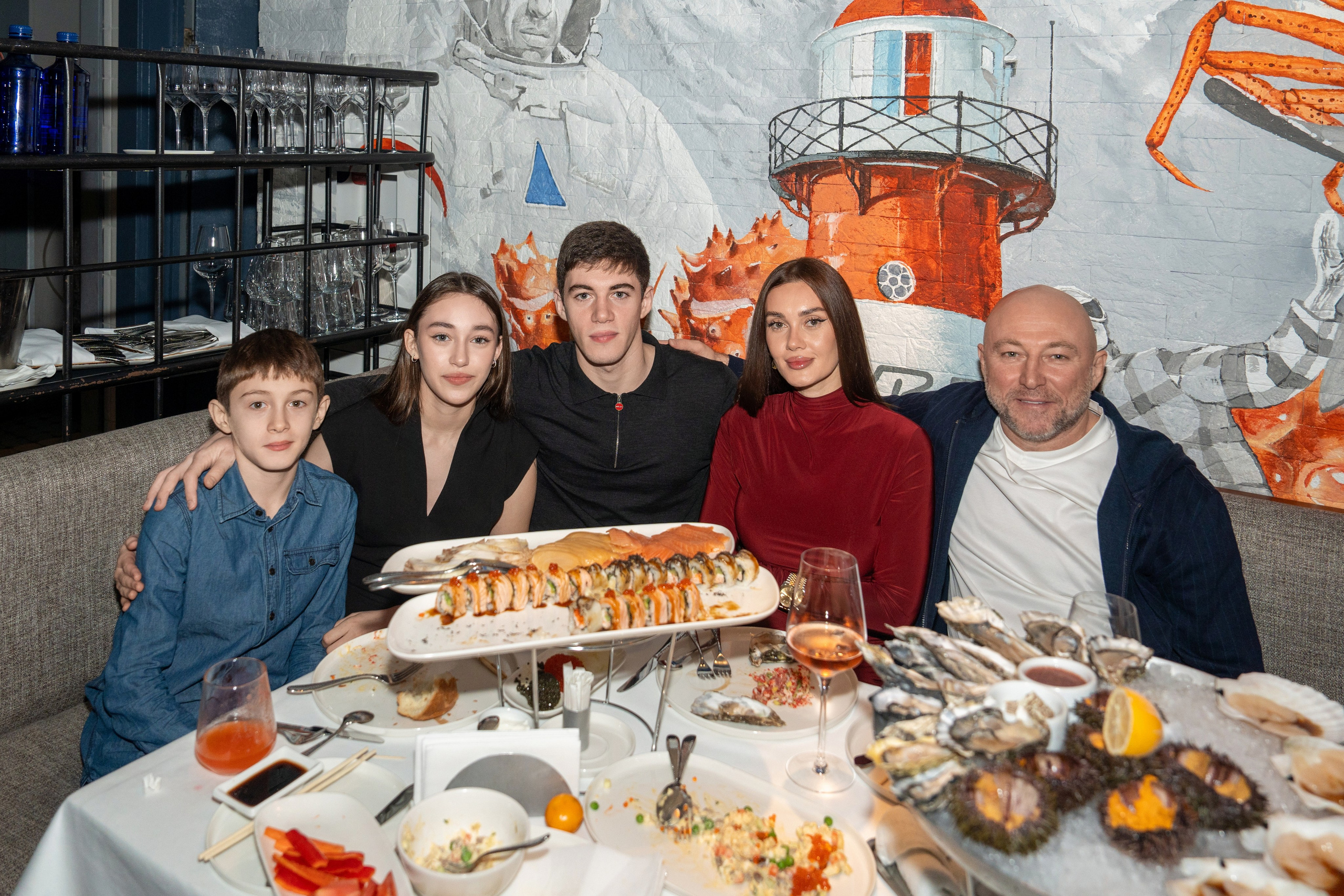 Новый год 2025 в ресторане Сахалин. Репортажный фотограф в Красной Поляне и Сочи Павлюченко Екатерина