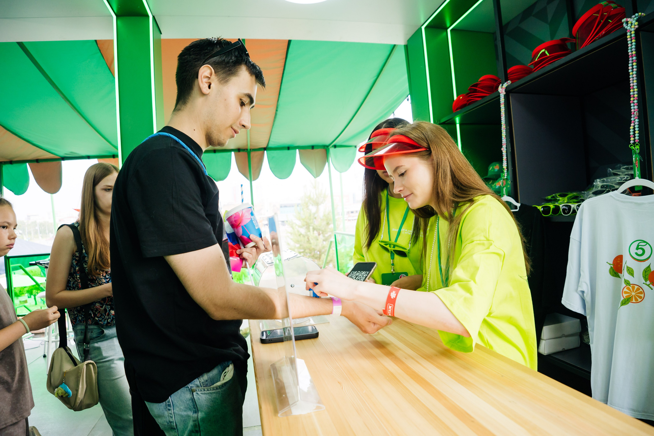 Пятерочка на VK фесте. Видеограф и Фотограф в Челябинске Ксения и Владимир Рюмины