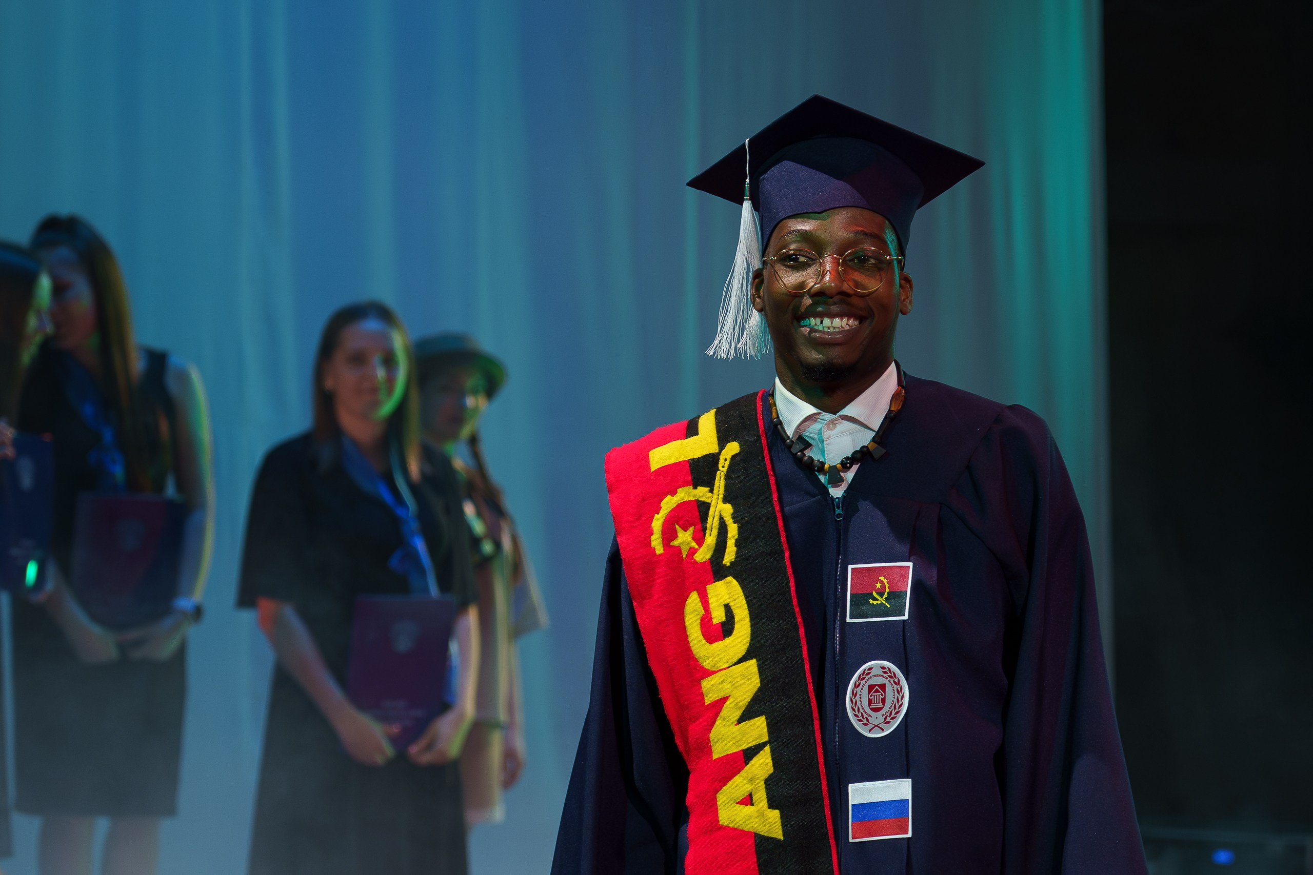 Церемония вручения дипломов выпускникам «ЧГИК». Фотограф Артём Рауэр