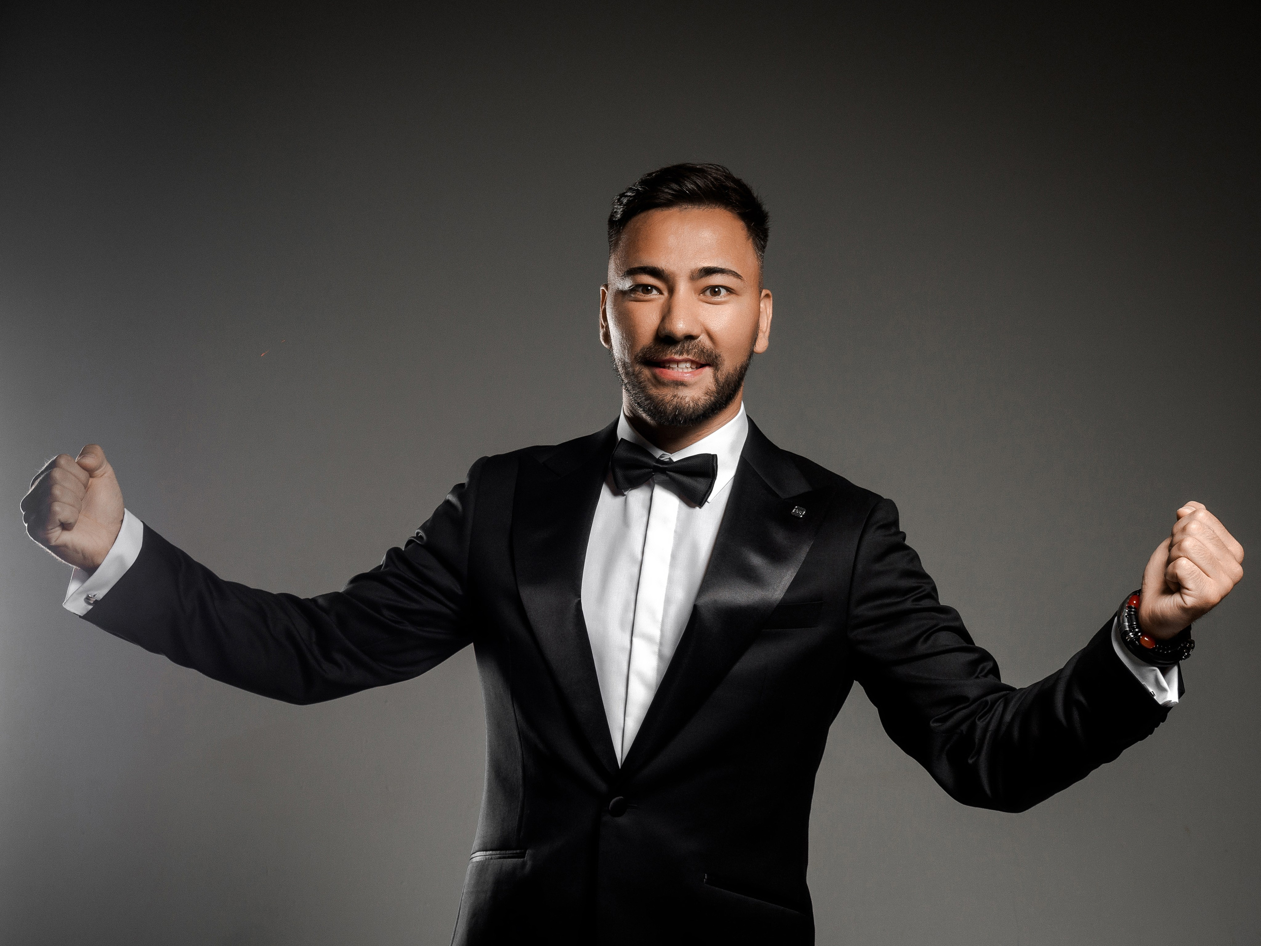 Ведущий Игорь Бекмамбетов. Flint — photographer