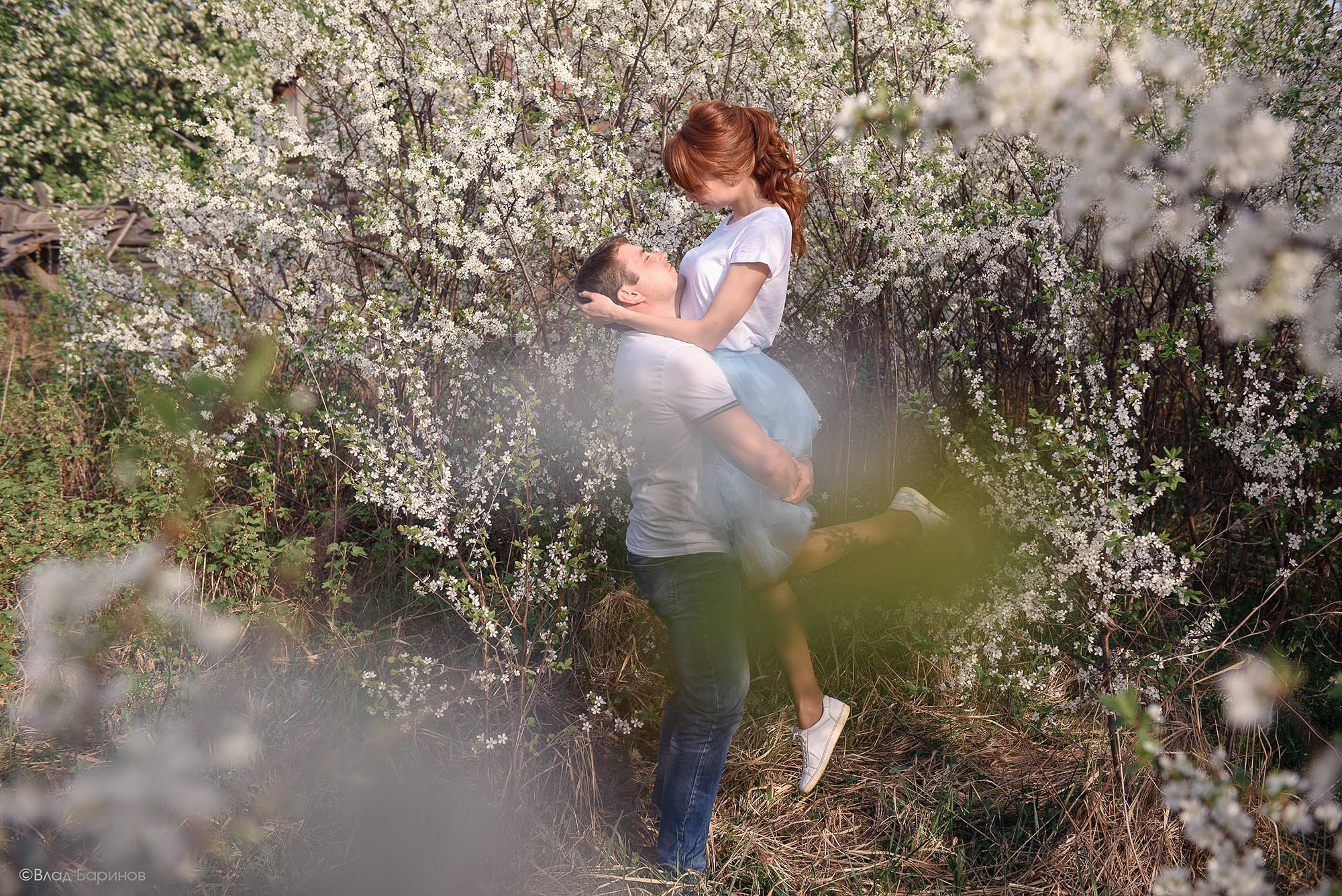 майская фотосессия в цветущем саду