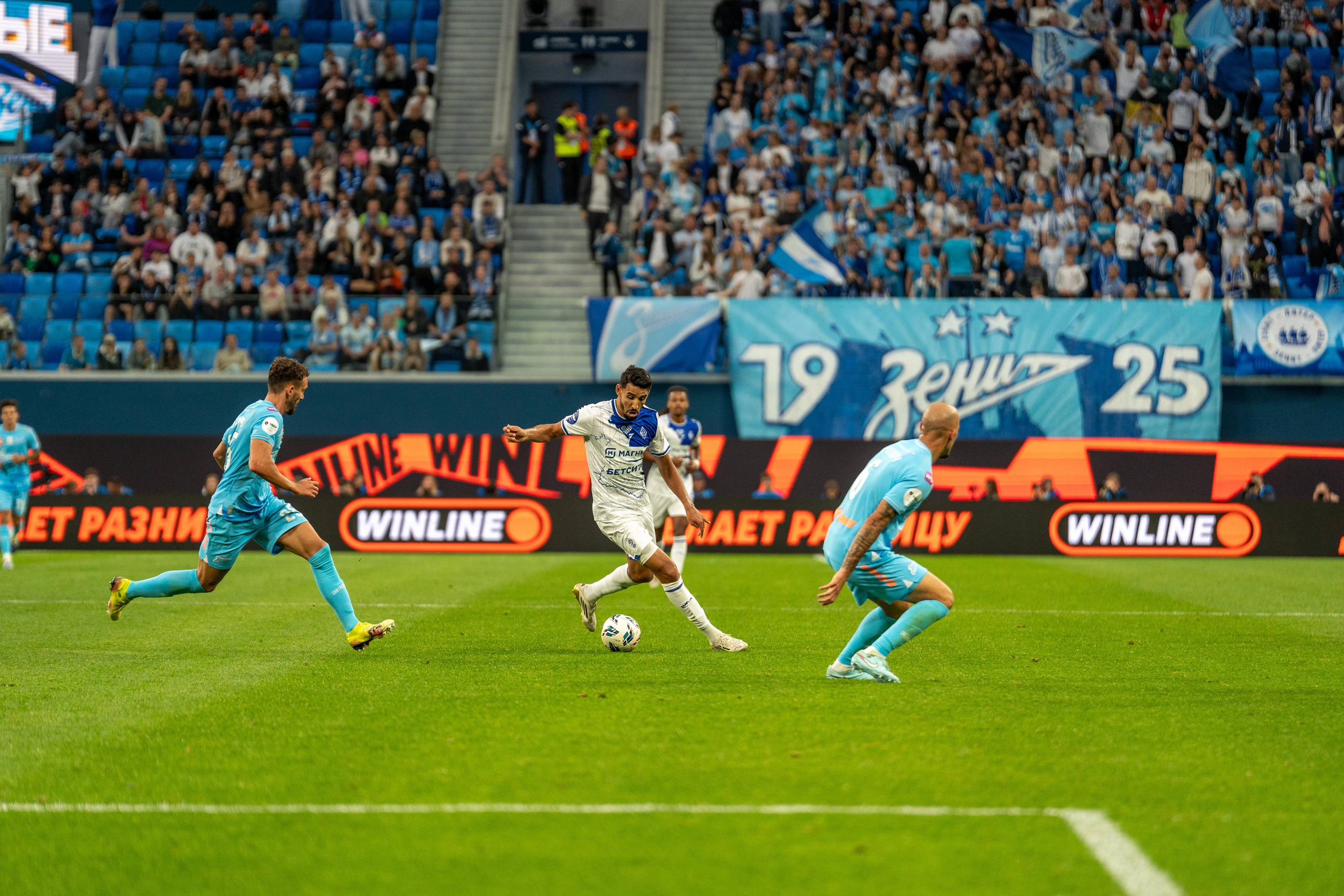 Атака « Динамо» на Газпром Арене – спортивный фотограф Санкт-Петербург