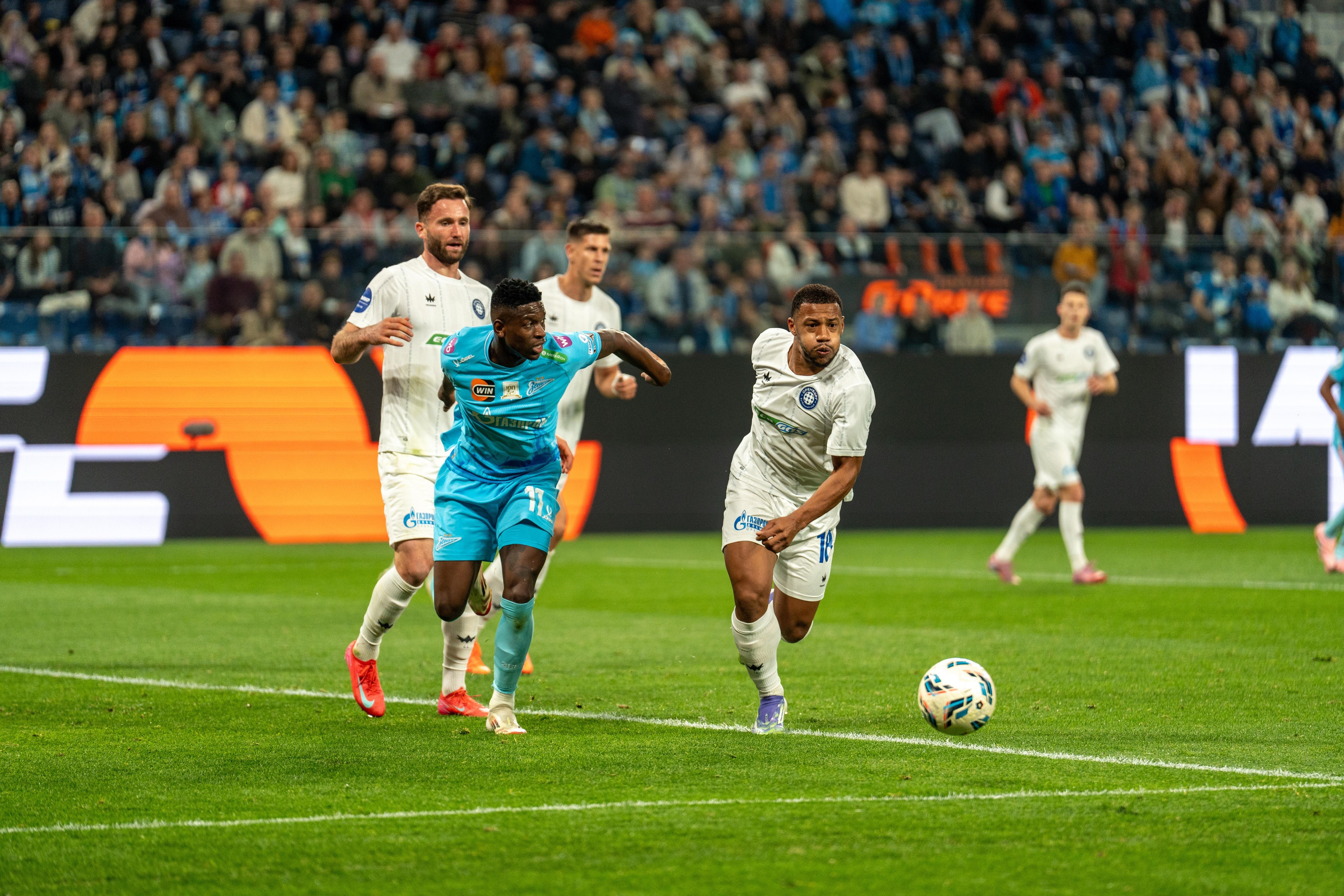 Репортажная спорт-съёмка матча Зенит–Оренбург в Санкт-Петербурге