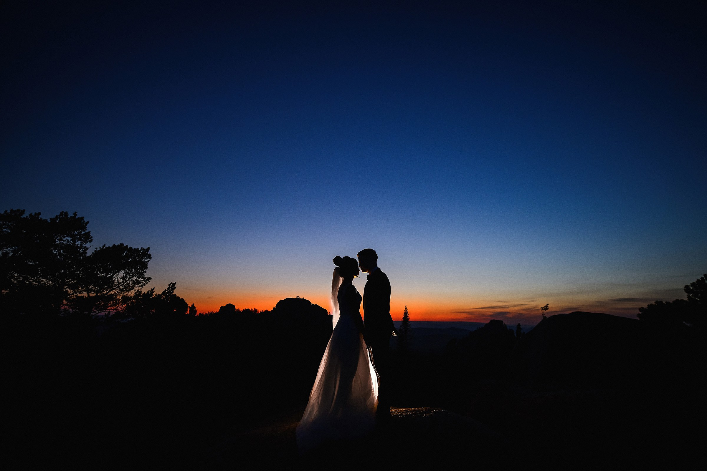 🌄 Демьян и Катя — свадьба в нацпарке "Столбы" | Веселый банкет и эпичные фото на скалах. 📸 Свадебный и семейный фотограф в Красноярске Тихомиров Евгений | 17 лет опыта | 800+ свадеб