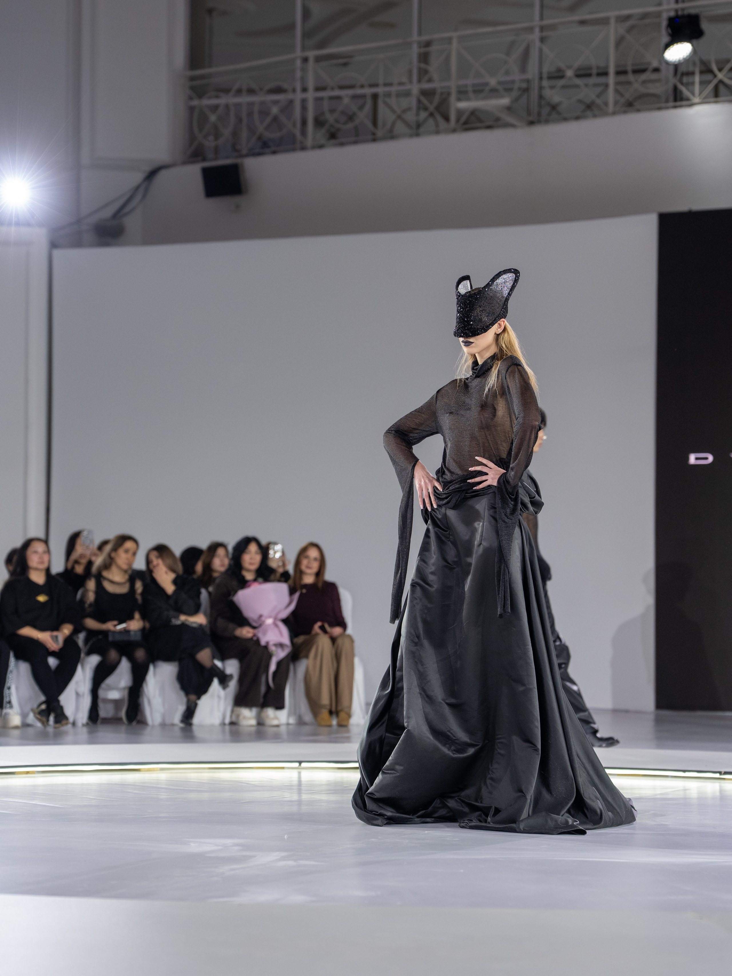 Дизайн DVALI. Сайт Алматинского НЮ АРТ, будуар и фэшн фотографа Дениса Карпенко