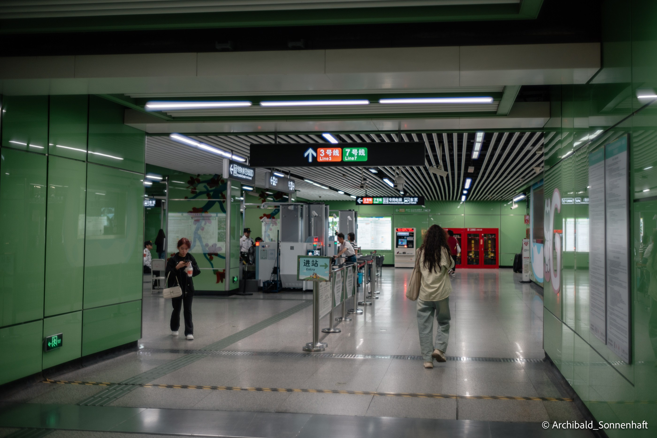 The first time on a road bike. Photographer in Guangzhou, China. Archibald Sonnenhaft