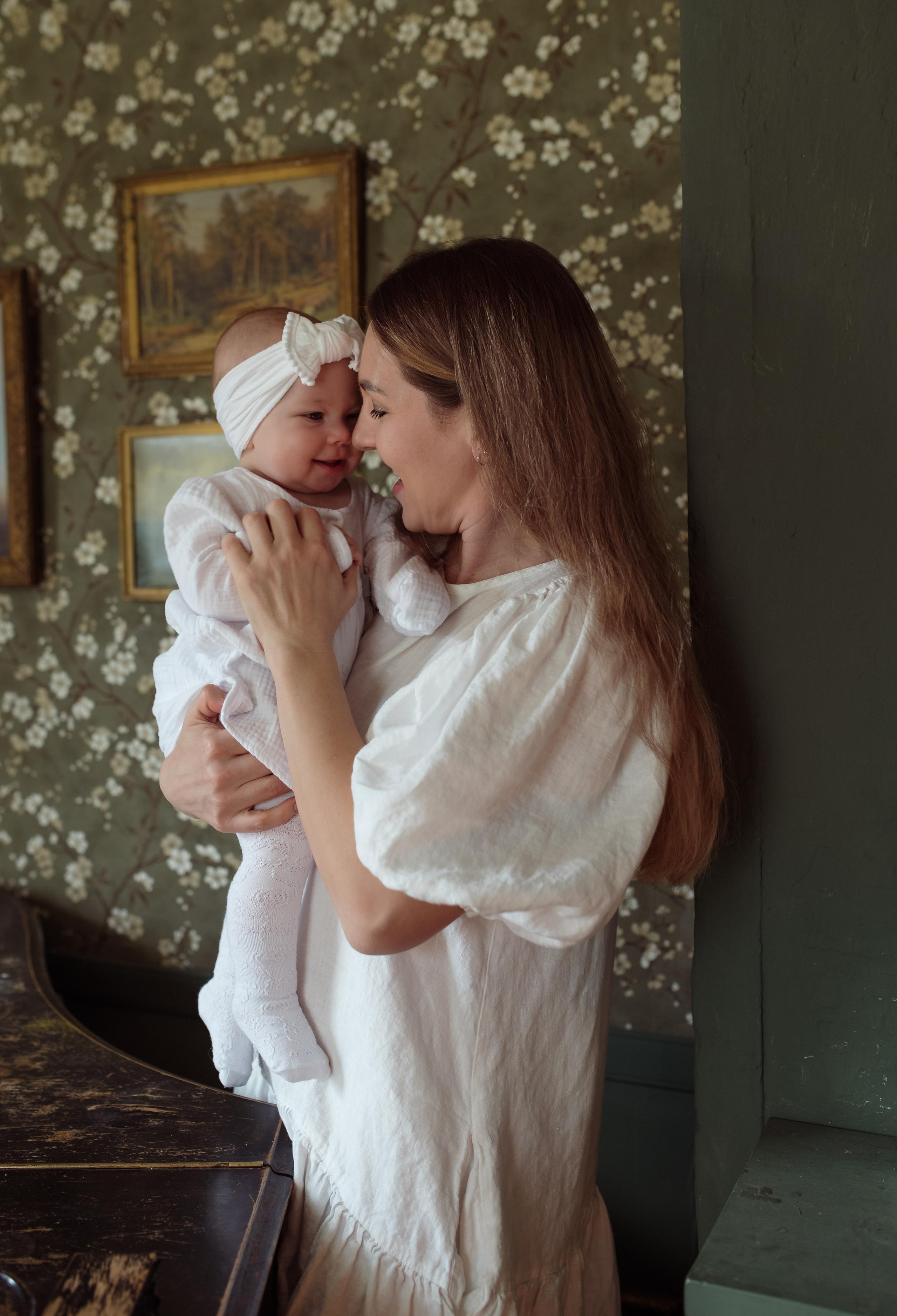 Mother with daughters. Family and content photographer