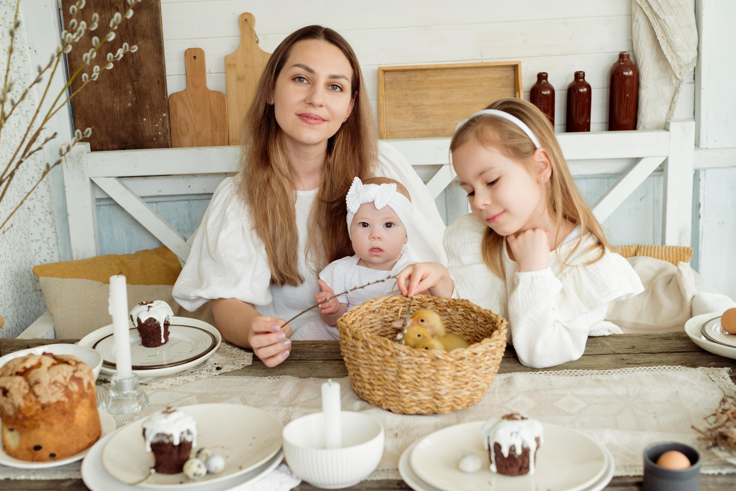 Mother with daughters. Family and content photographer