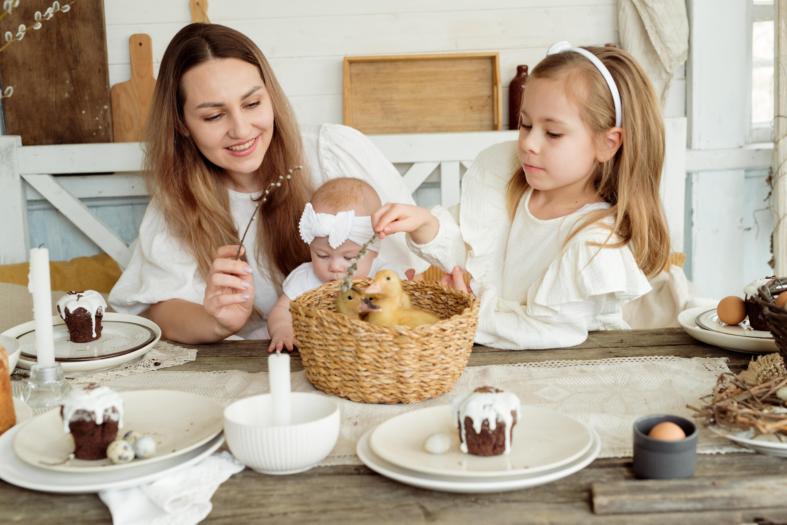Mother with daughters. Family and content photographer