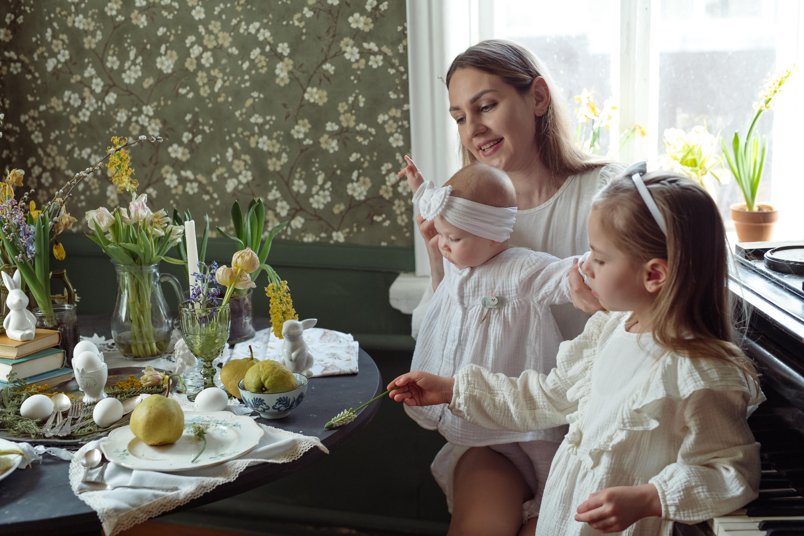 Mother with daughters. Family and content photographer