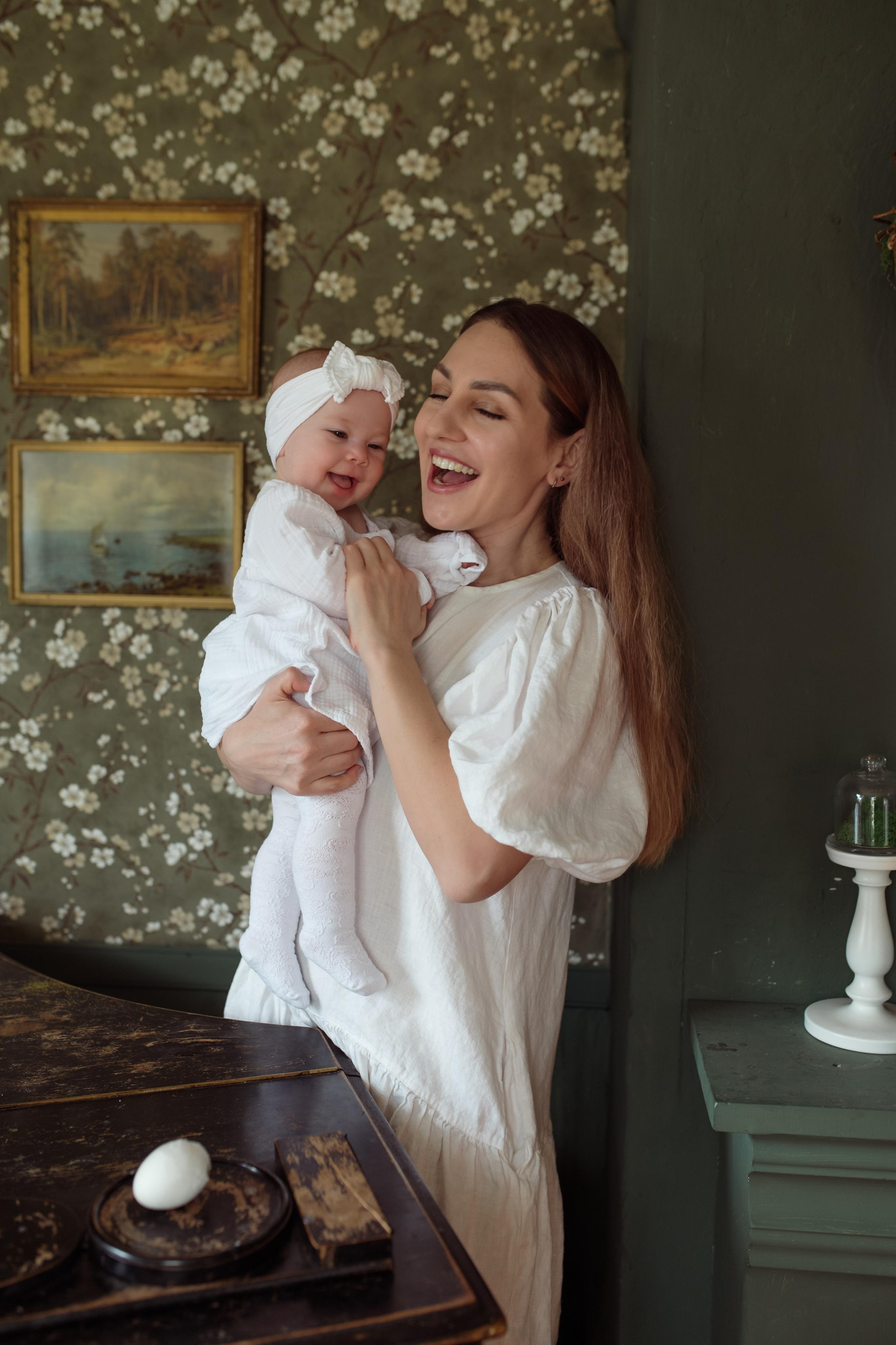 Mother with daughters. Family and content photographer