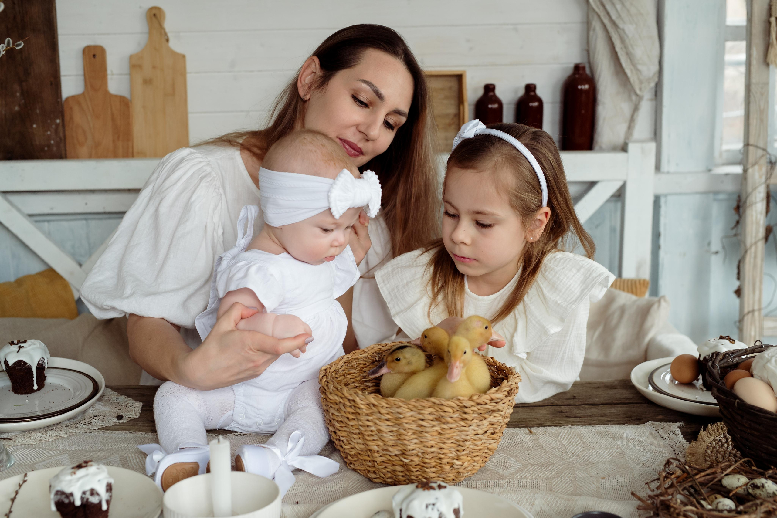 Mother with daughters. Family and content photographer