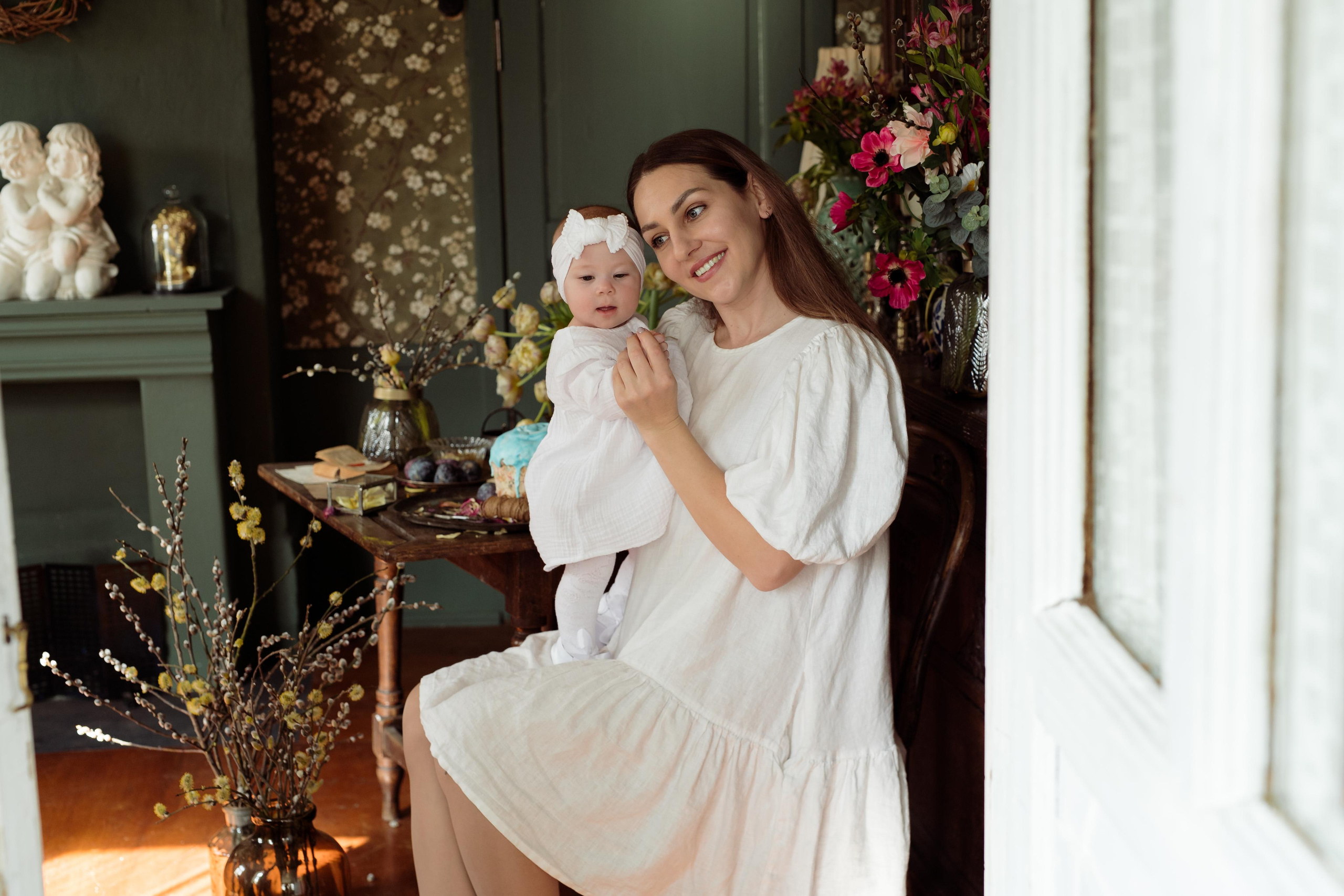 Mother with daughters. Family and content photographer