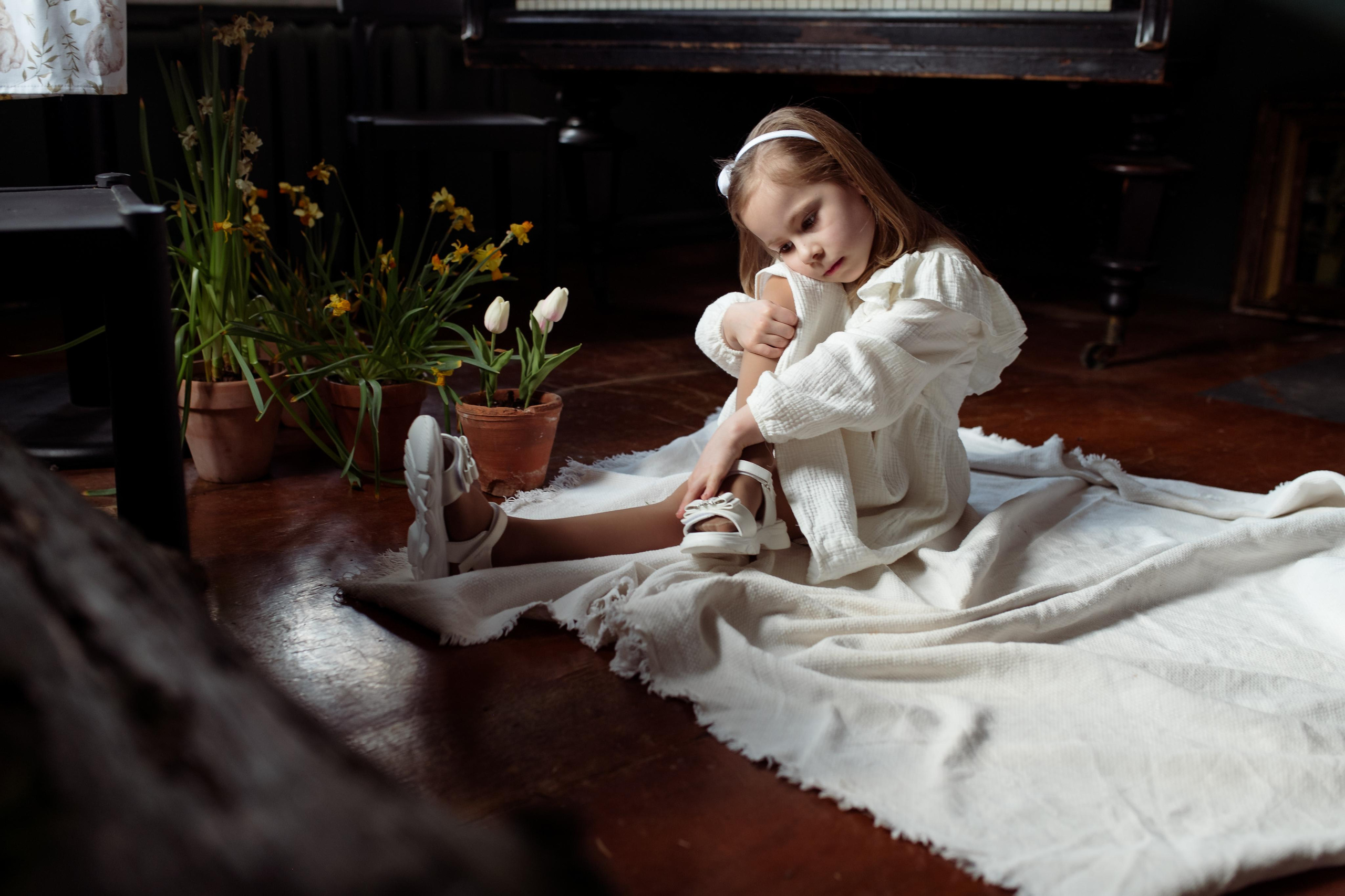 Mother with daughters. Family and content photographer