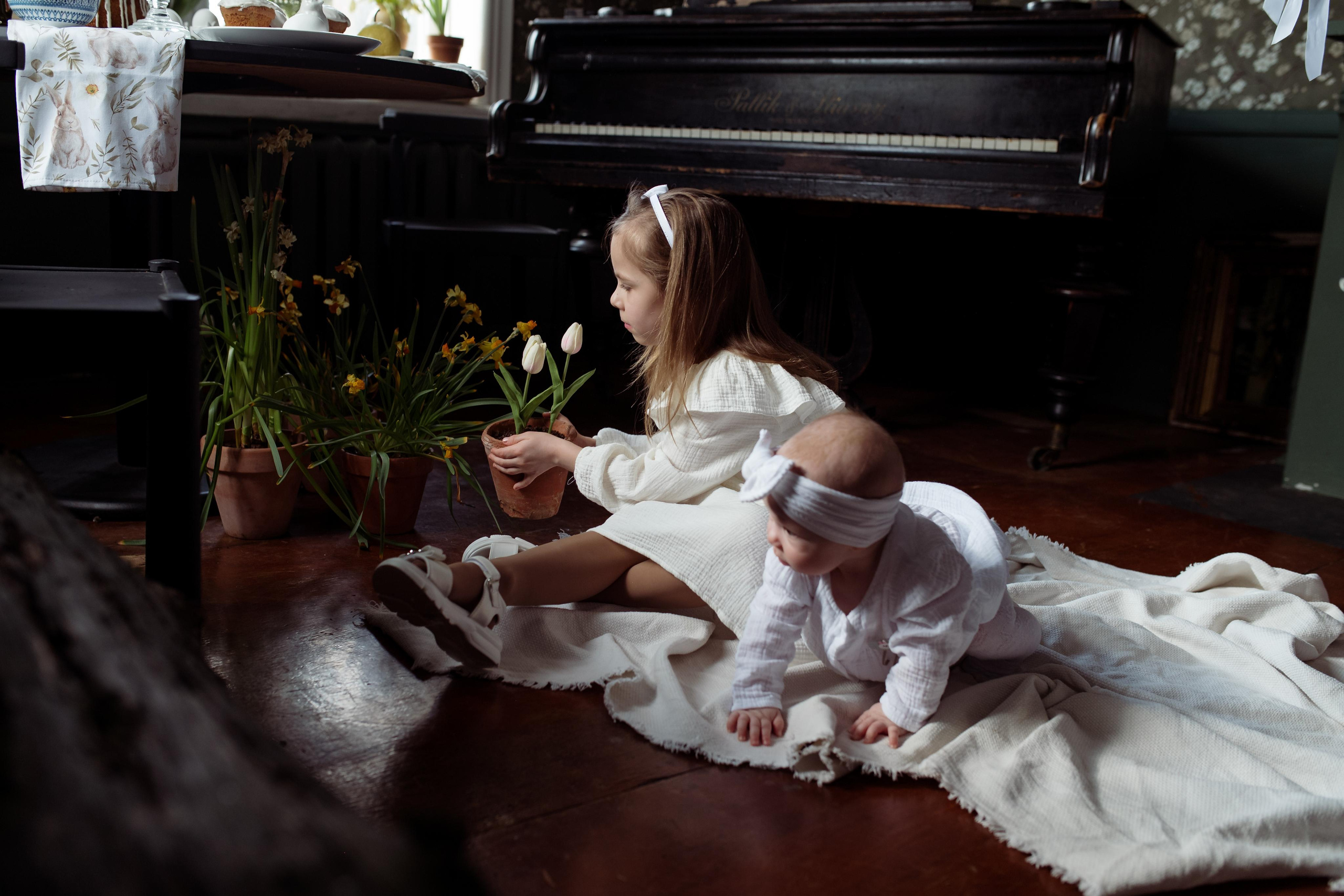 Mother with daughters. Family and content photographer