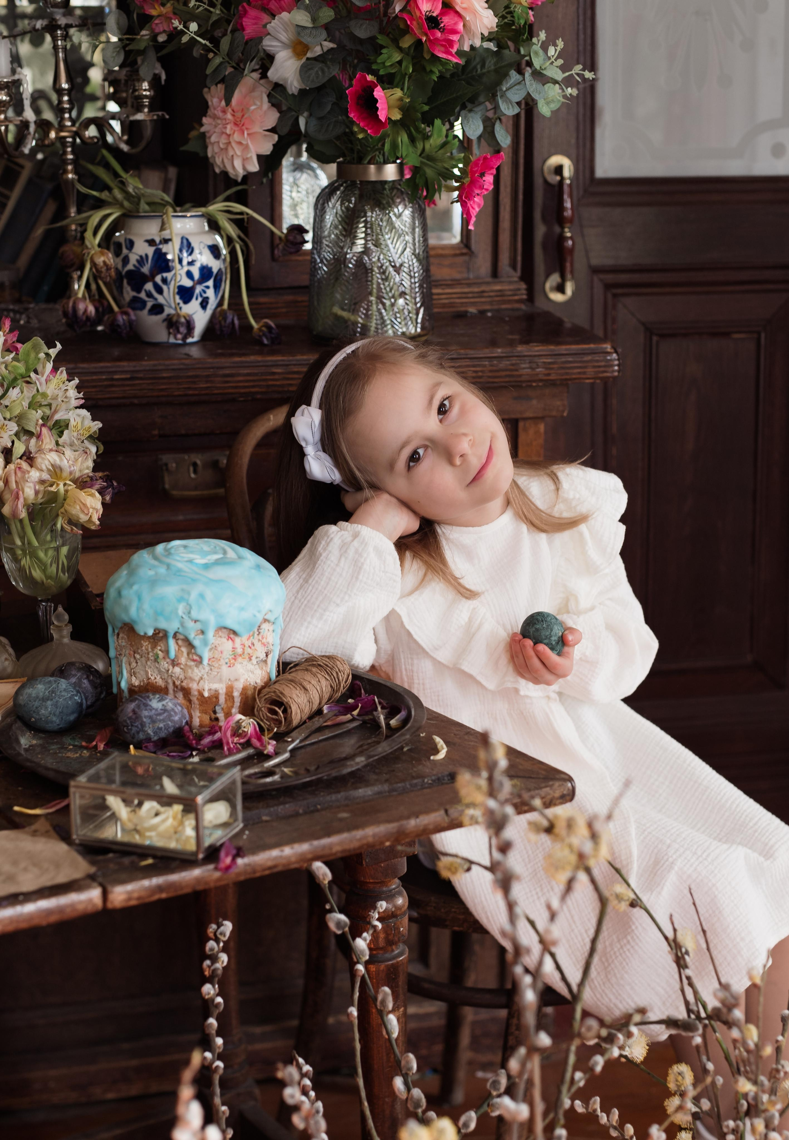 Mother with daughters. Family and content photographer