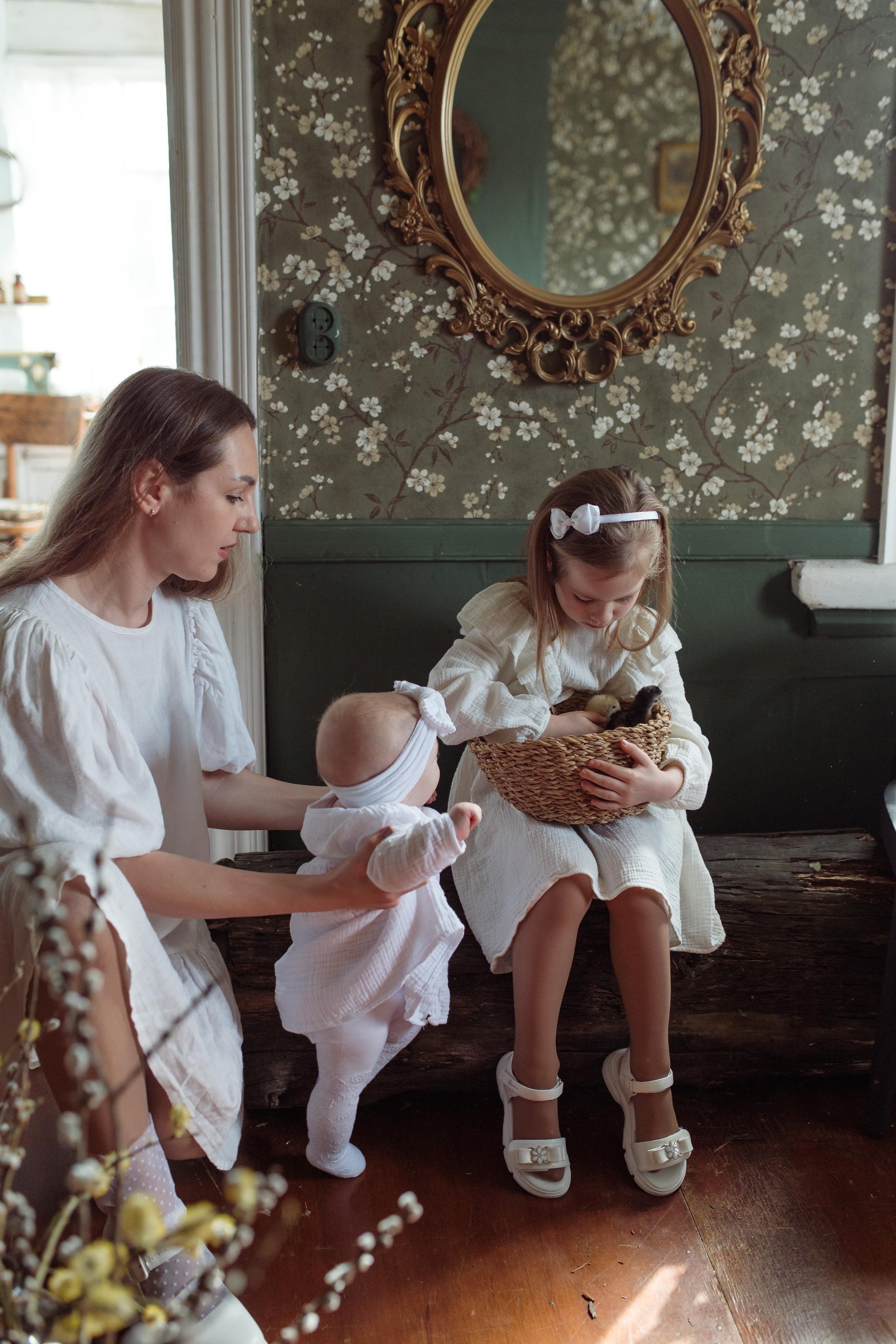 Mother with daughters. Family and content photographer