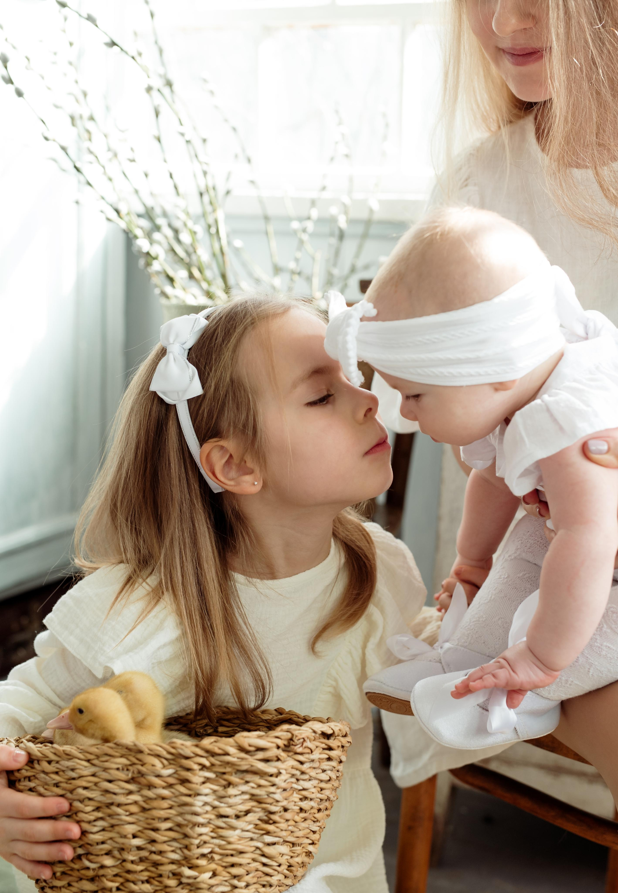 Mother with daughters. Family and content photographer