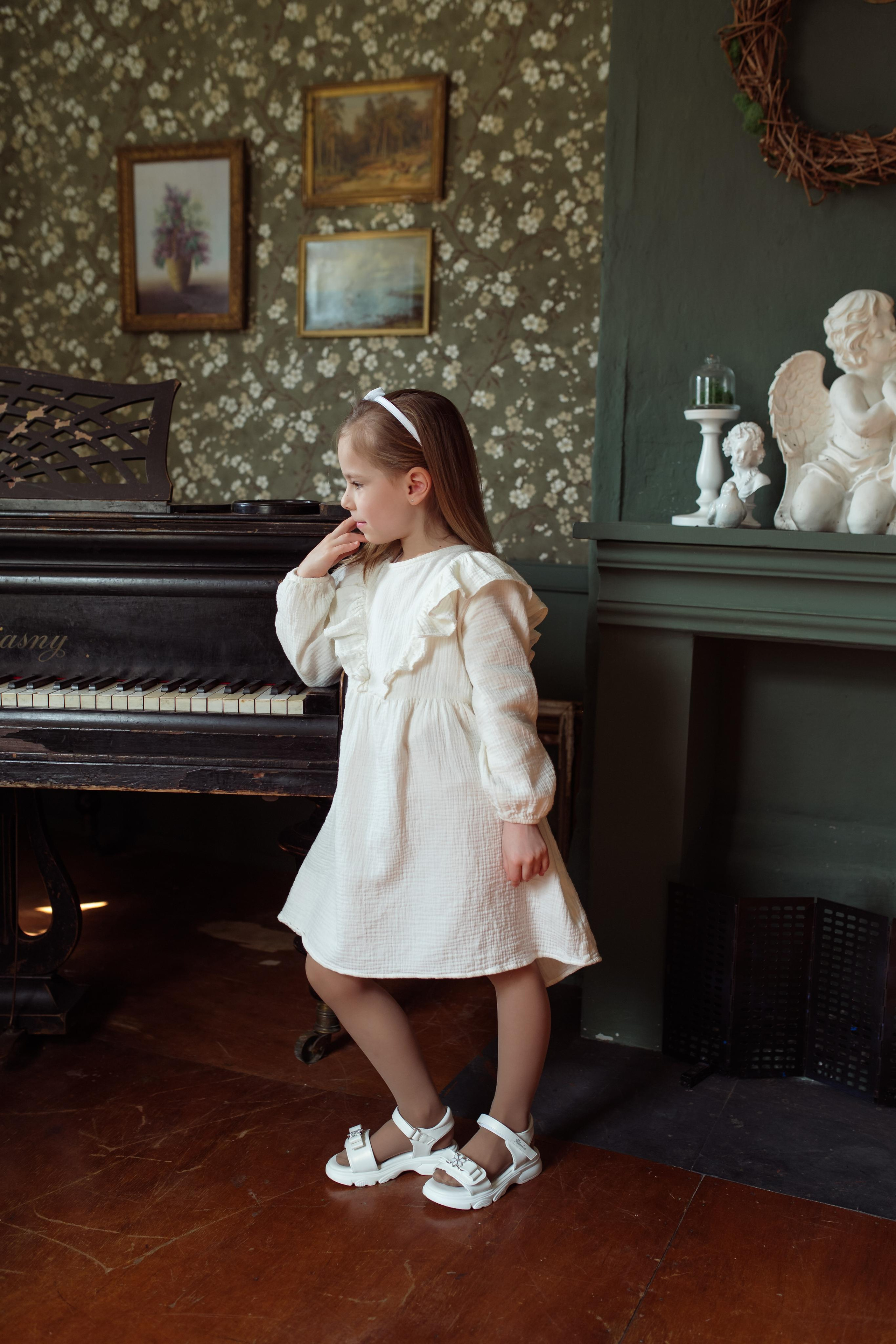 Mother with daughters. Family and content photographer