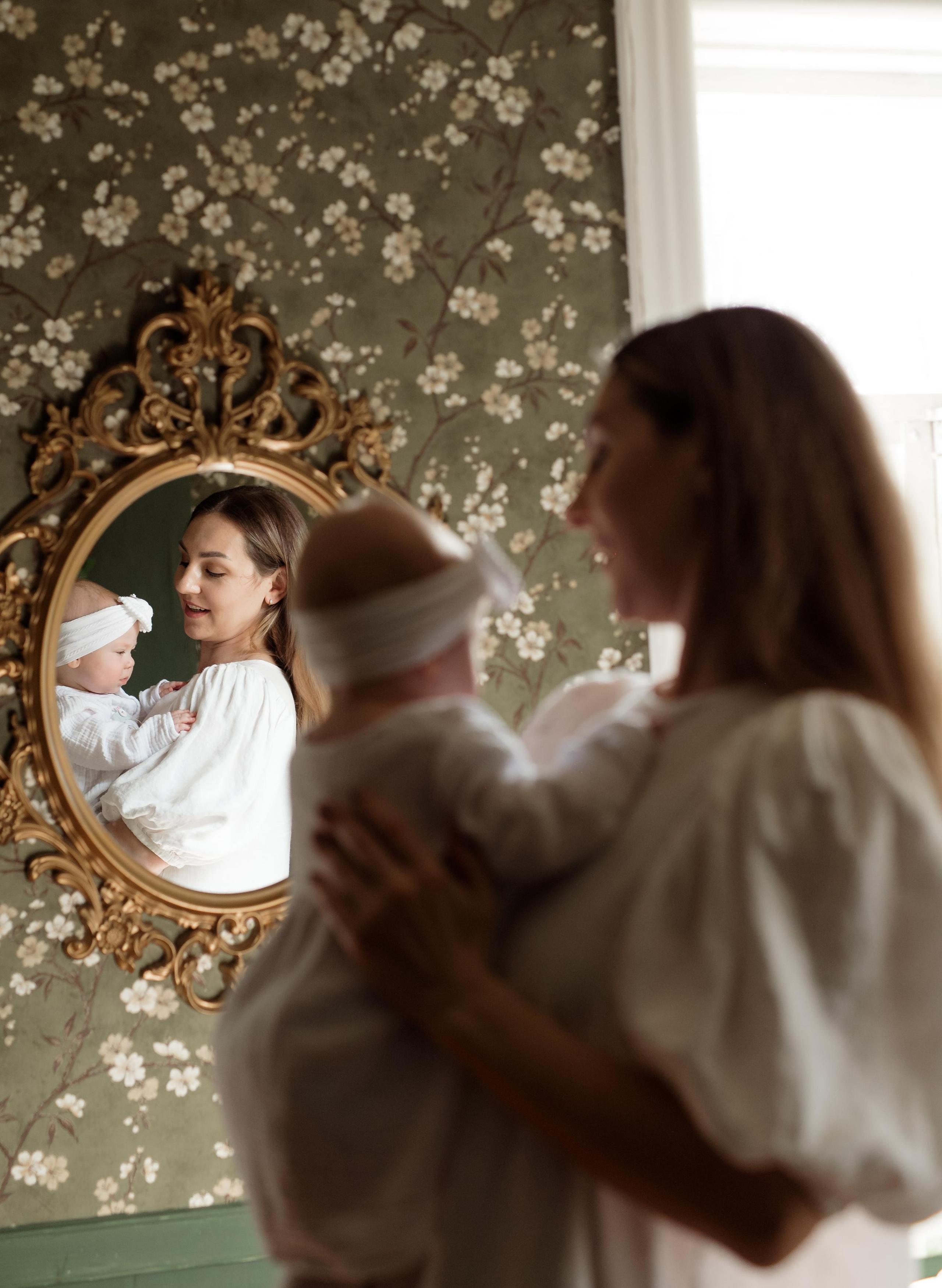 Mother with daughters. Family and content photographer