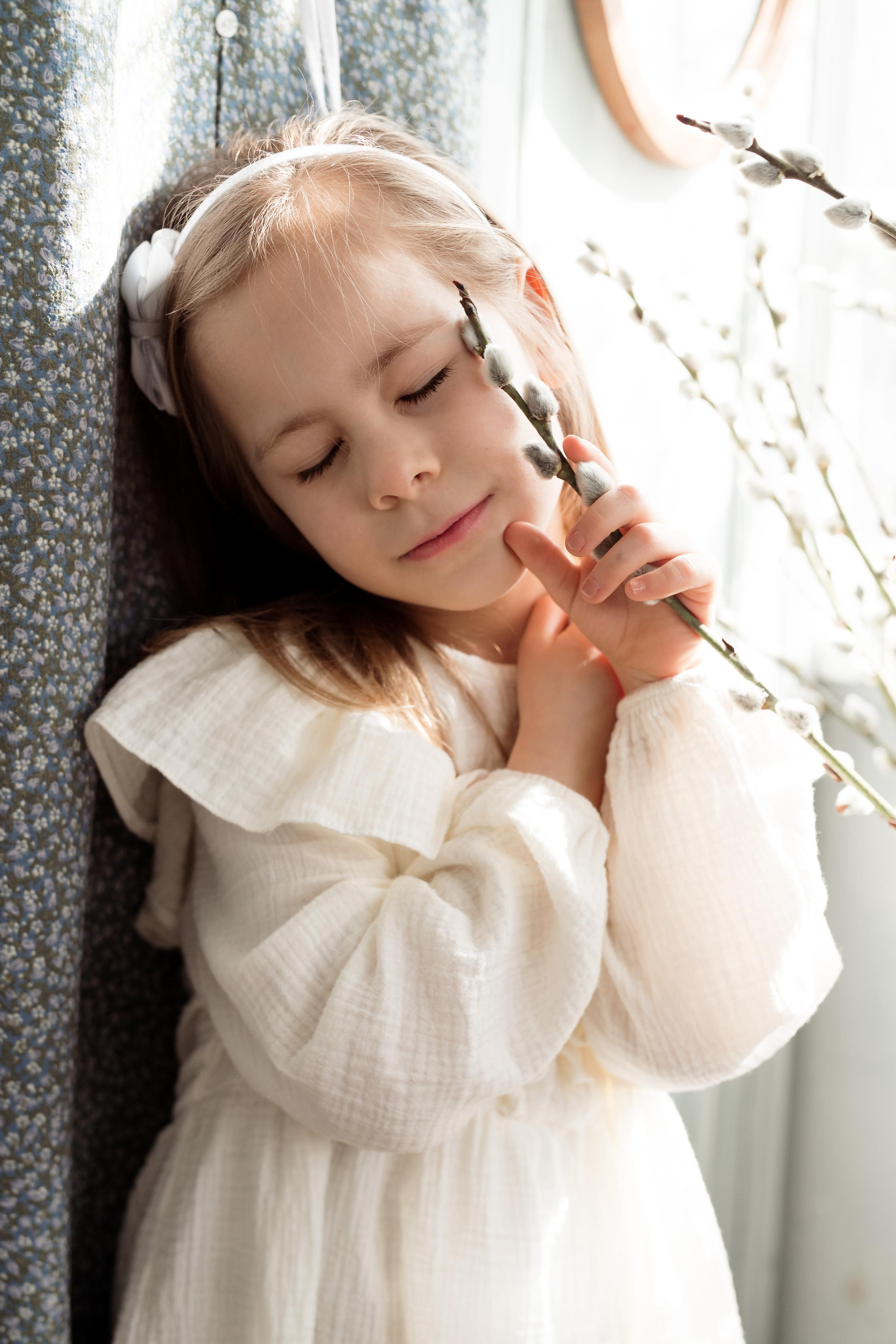 Mother with daughters. Family and content photographer